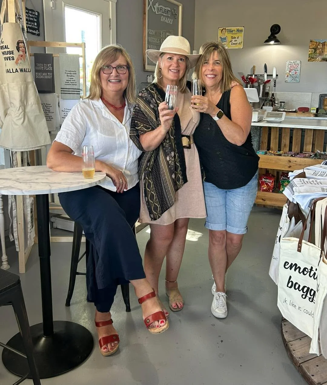 ✨ Happy Hour 4&ndash;6 ✨
$5 bubbles, $6 wines, and good vibes all around 🍷🥂
Plus&mdash;back by popular demand&mdash;our famous tuna melts 🐟🧀🔥

Come unwind with us at Runway Market!

#RunwayMarket #HappyHourVibes #TunaMeltLove