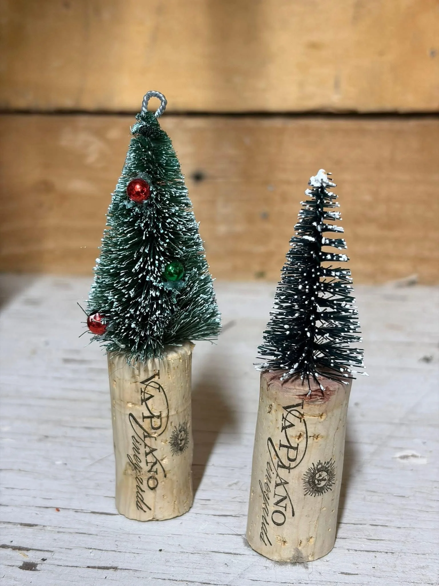 Please join us for some fun this Sunday from 4-7 for Cork Christmas Ornament making all supplies provided $15 pp including a glass pour of bubbles 🎄 🤶.