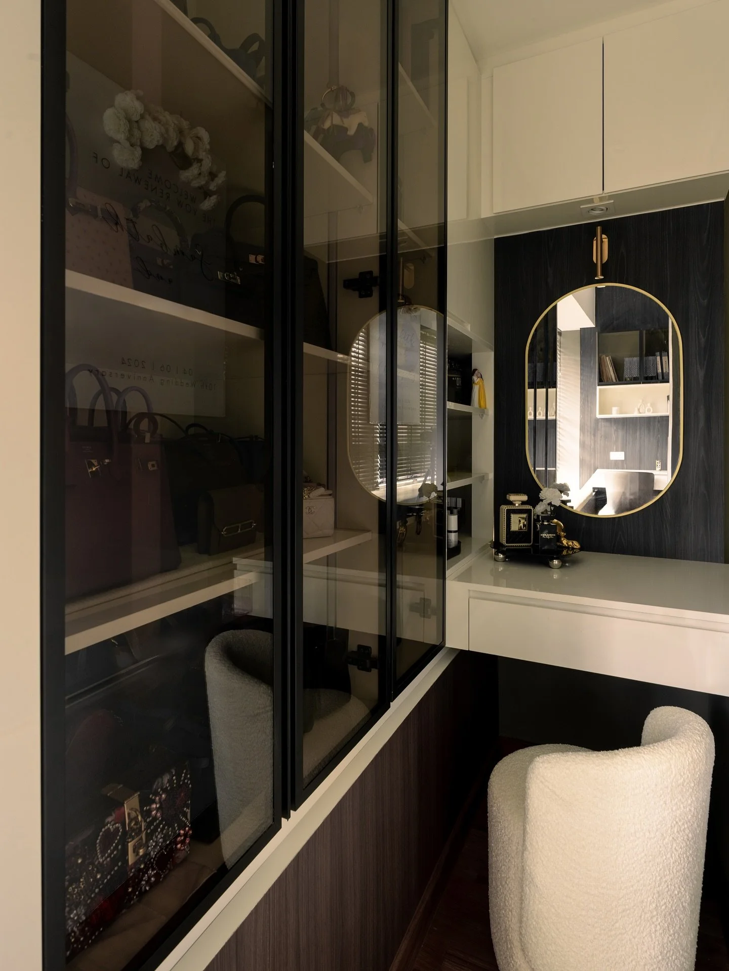 Your bags, your perfumes, your mirror,  it&rsquo;s basically a VIP dressing room, minus the red rope.

Project: 368 Thomson

Have a chat with our IDs to discover a house that is suited for your needs!
📞 Whatsapp +65 9431 2459: http://wa.me/659431245