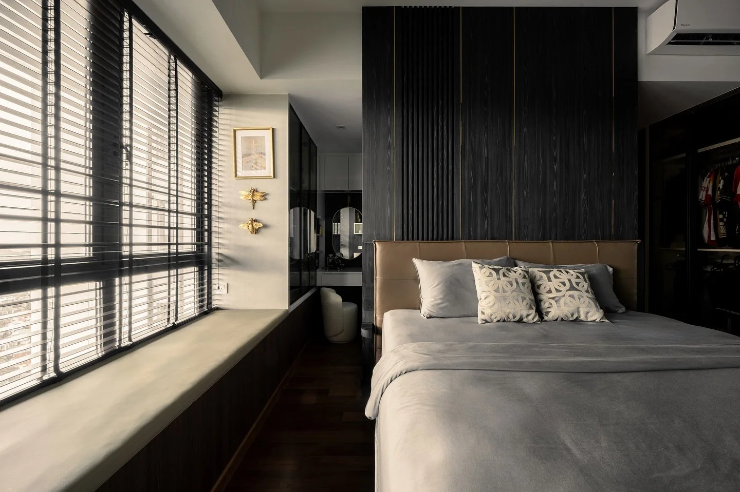 Like a hotel suite you never check out of, this master bedroom makes every morning feel like a getaway.

Project: 368 Thomson

Have a chat with our IDs to discover a house that is suited for your needs!
📞 Whatsapp +65 9431 2459: http://wa.me/6594312