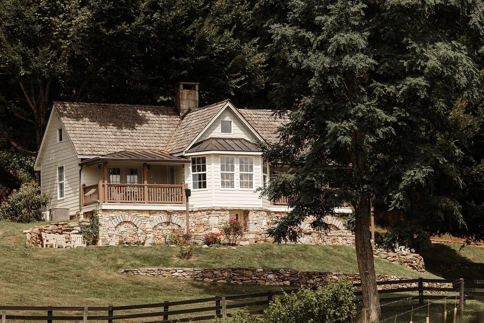 vineyard-high-holly-lodging-exterior