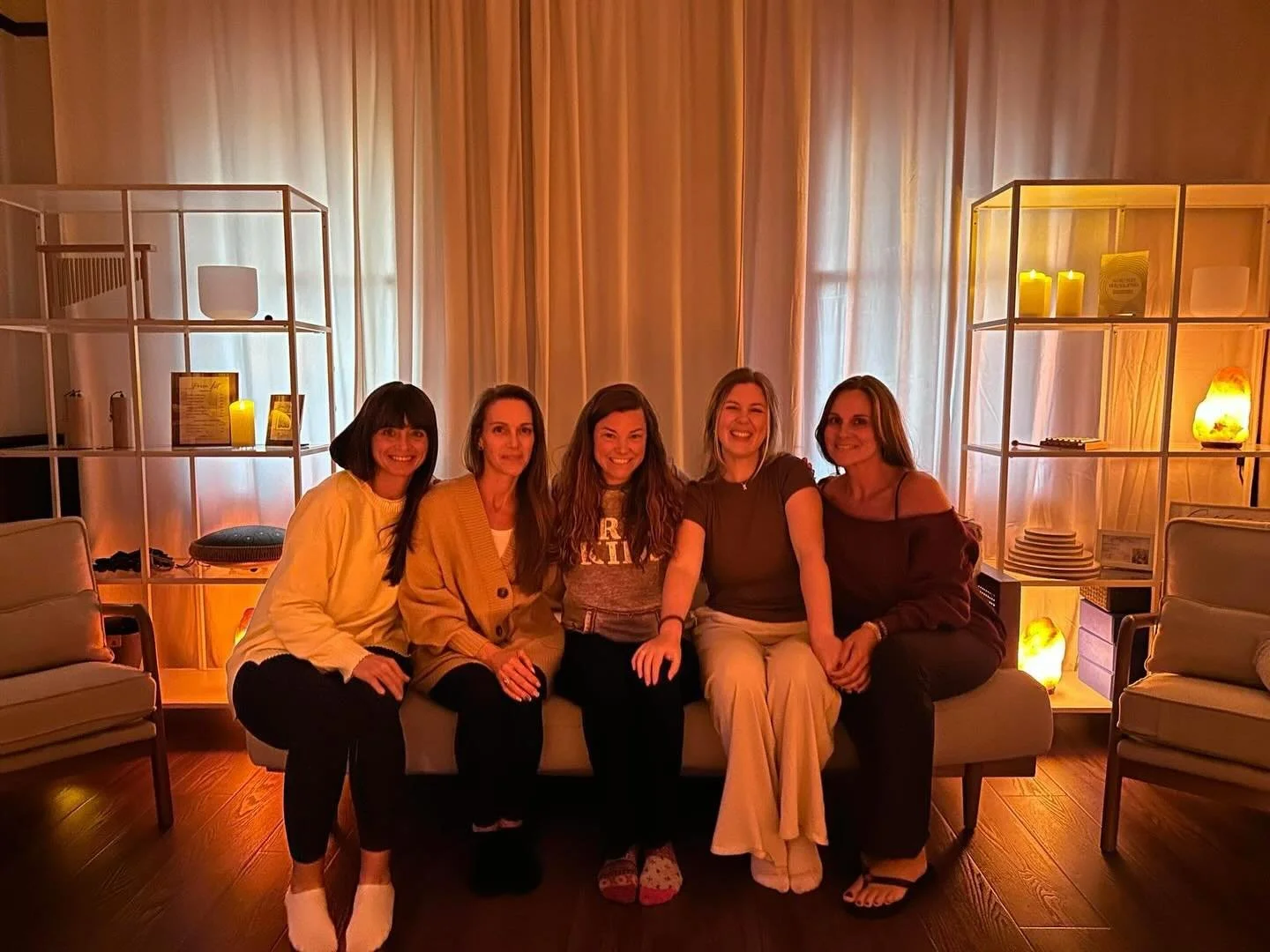 Gratitude to the beautiful team at @freekidsacademy for joining me for a sound bath this week 🤍

Fun fact: the very first sound bath I ever experienced was hosted at Free Kids Academy. That session inspired me to open my heart up to sound healing, a