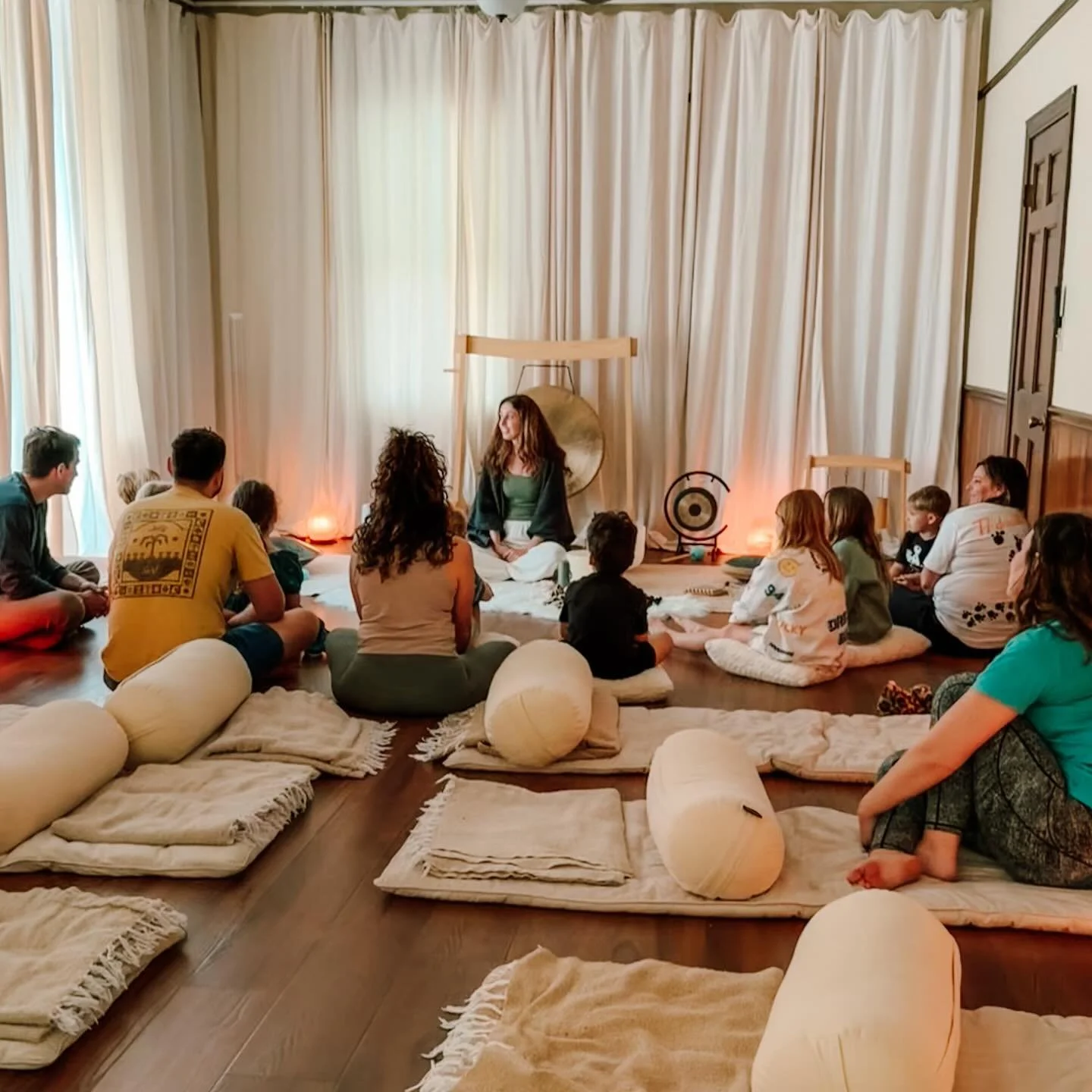 What an incredible afternoon we had at our kids sound bath today at @safeandsoundwellness! 

✨ Our little ones (ages 5&ndash;8) gathered around to learn how calming sounds can support our big feelings, before settling in for a soothing sound bath wit