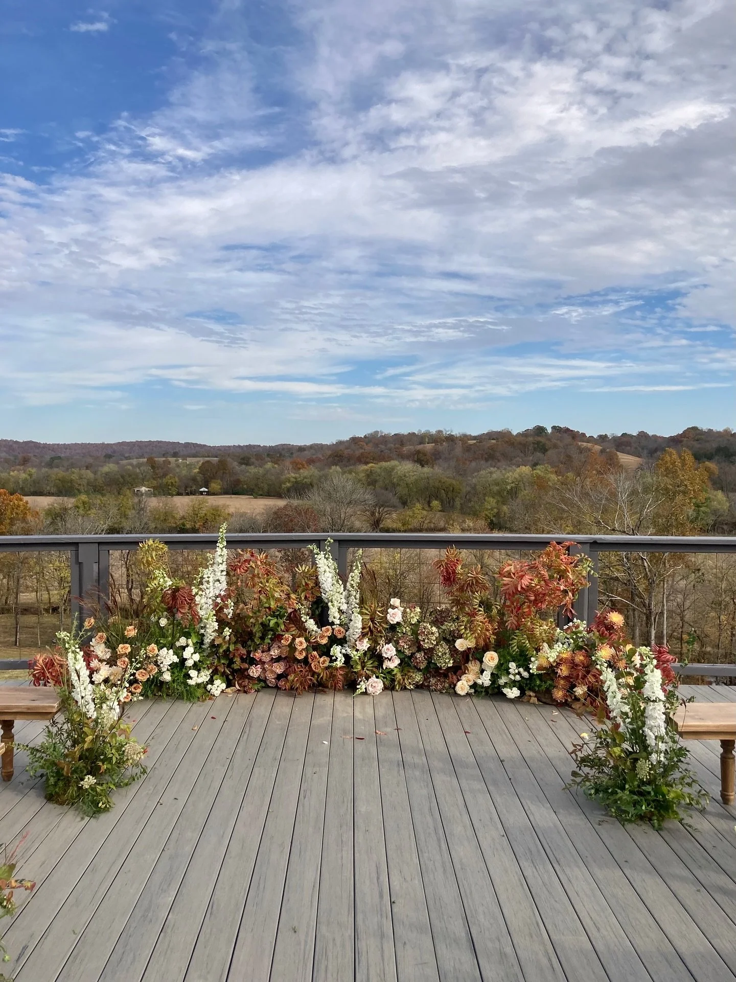 Intimate, countryside gatherings &mdash; the holy grail. ✨

@flwrshop 
Professional photographs @nataliewatson