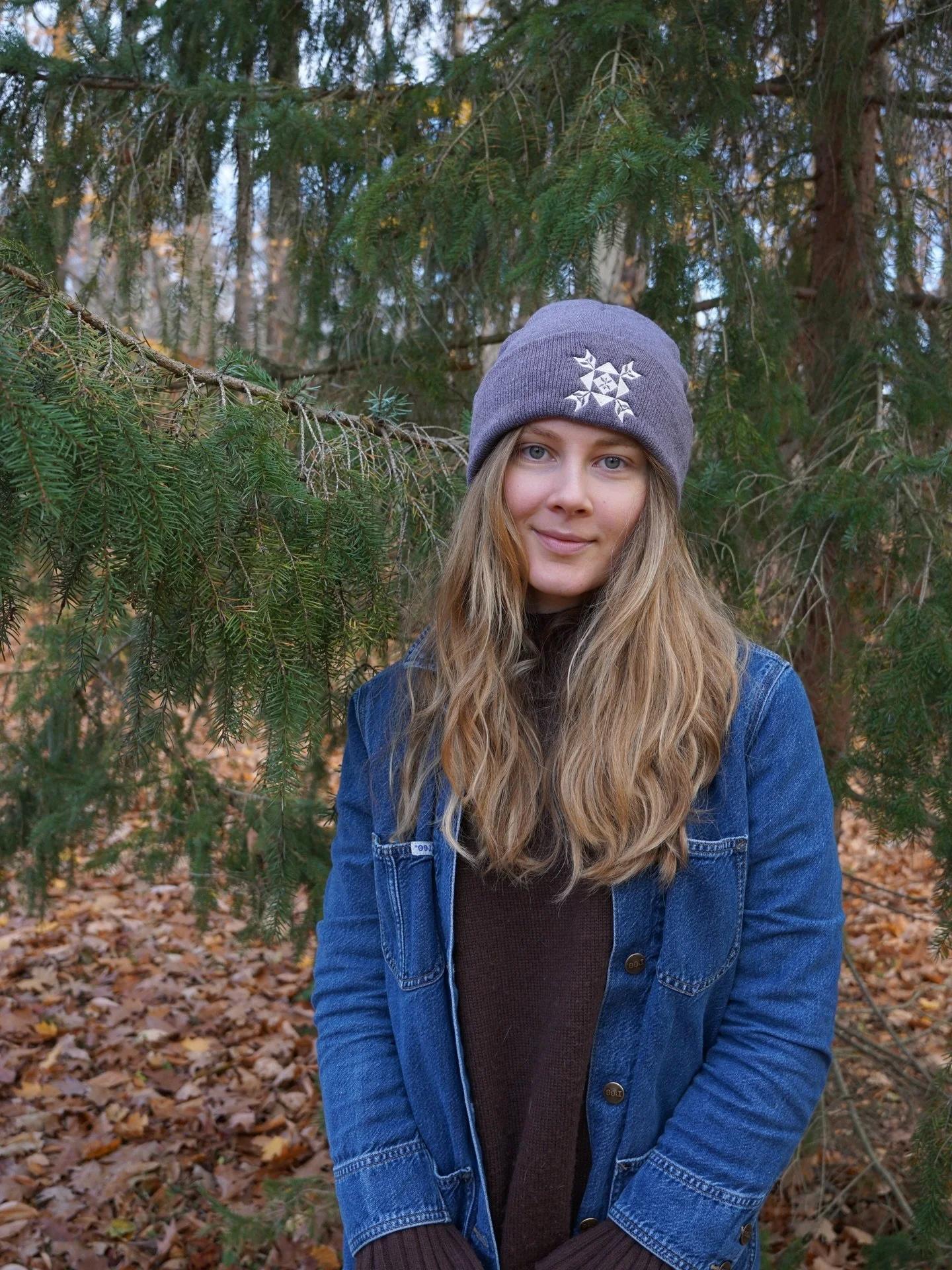 Happy Small Business Saturday! I encourage you to support a small business today&mdash;you&rsquo;d be surprised how much it means! 💕
🎄 WNY locals: grab a fresh evergreen wreath, complete with a velvet ribbon.
🧢 Near or far: check out our embroider