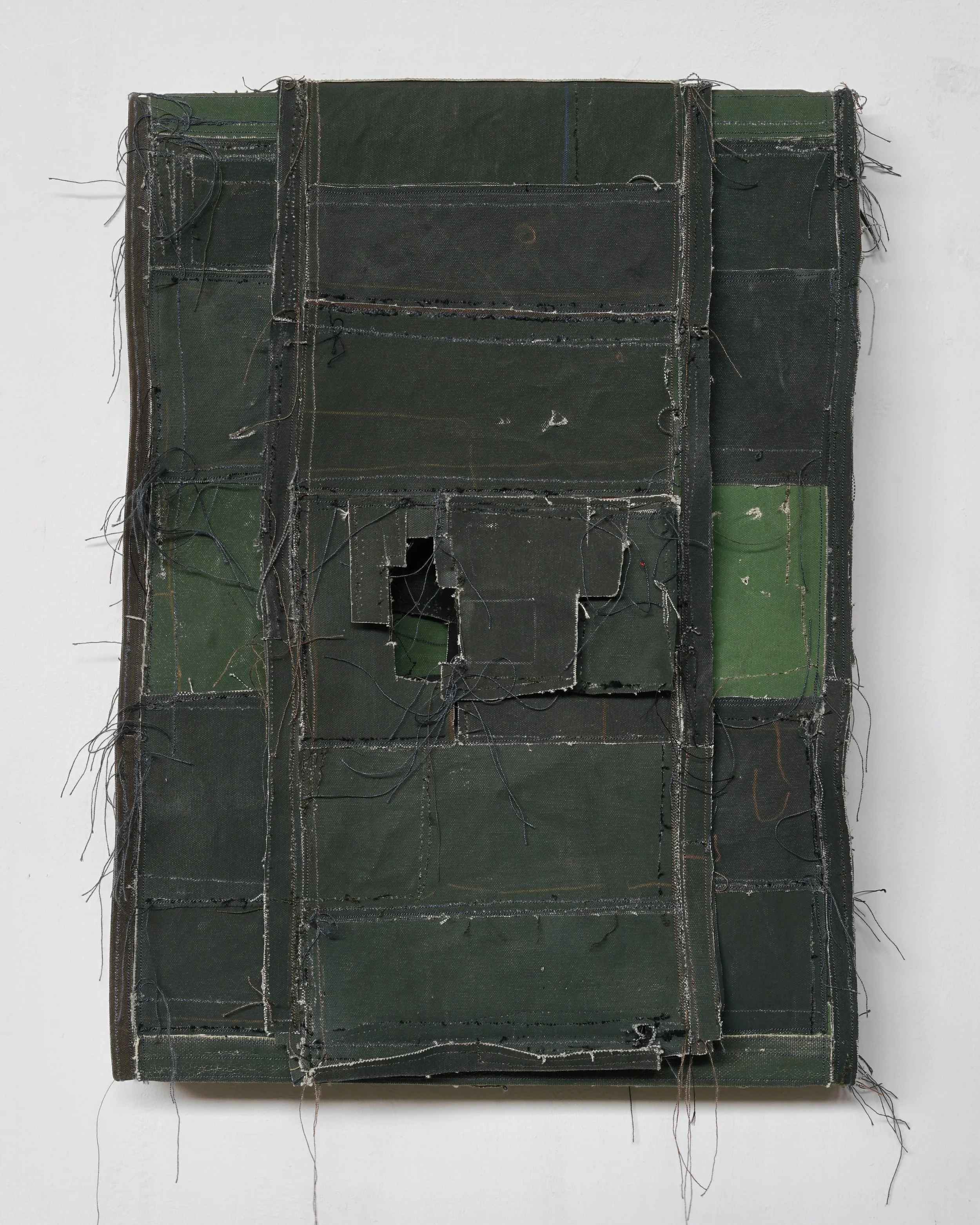 Simon Callery  
Dark Green Pocket Painting, 2020 
Canvas, tempera paint, thread and wood  
54 x 40 x 10 cm  
21'2 x 21'2. x 3'9 in.  