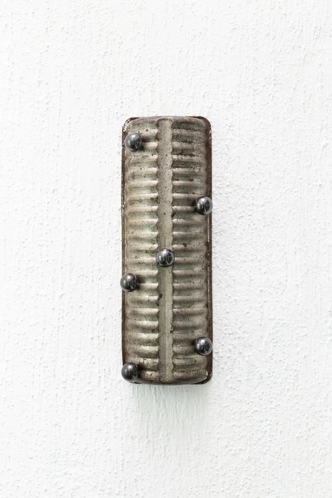 La dégustée : J'étais si près de toi, 2025
Inox, ferromagnetic metals
36 x 12 x 6.5 cm
14.17 in. x 4.72 in. x 2.56 in.