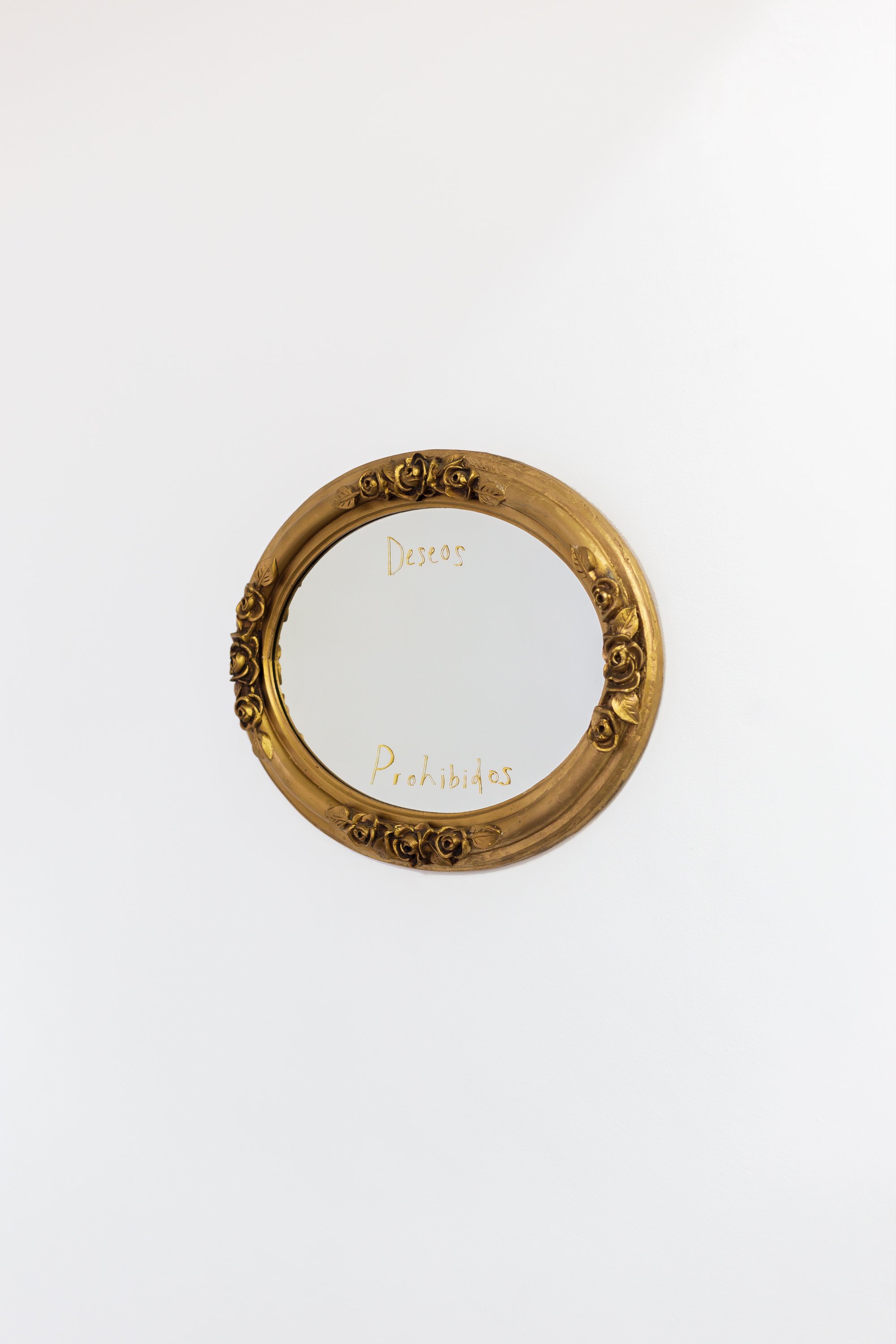Despesos Prohibidos, 2025
24 k gold, hand engraving on found mirror
73.66 x 52 x 5 cm
29 x 20.5 x 2 in.