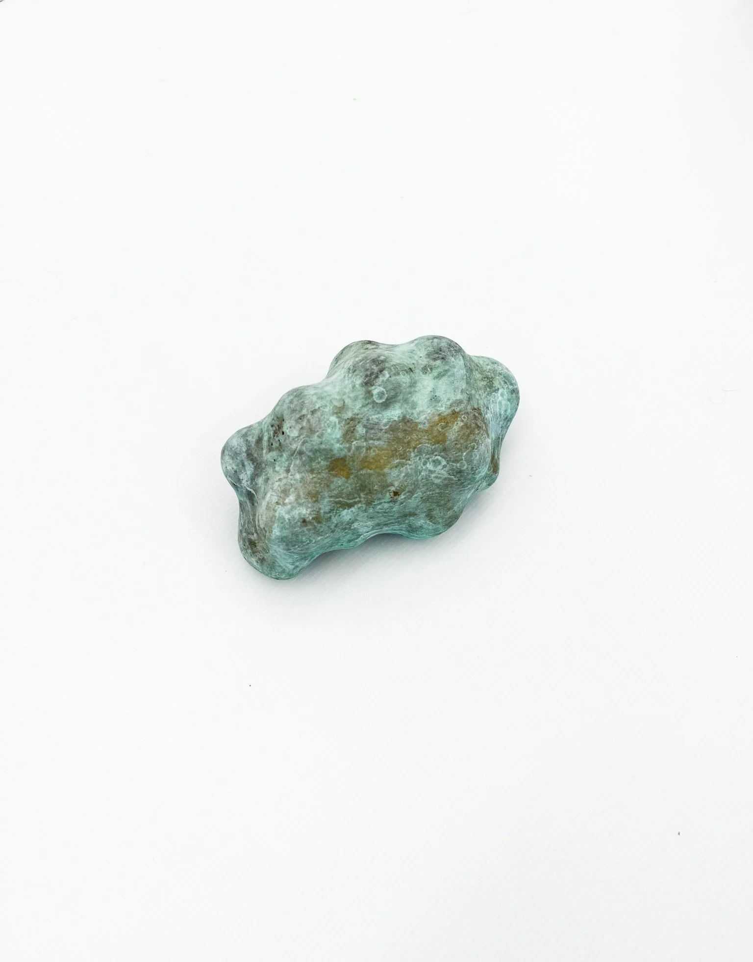 Les sourdes II, 2025
Bronze patiné
19 x 13 x 11.2 cm
7.48 x 5.12 x 4.41 in.