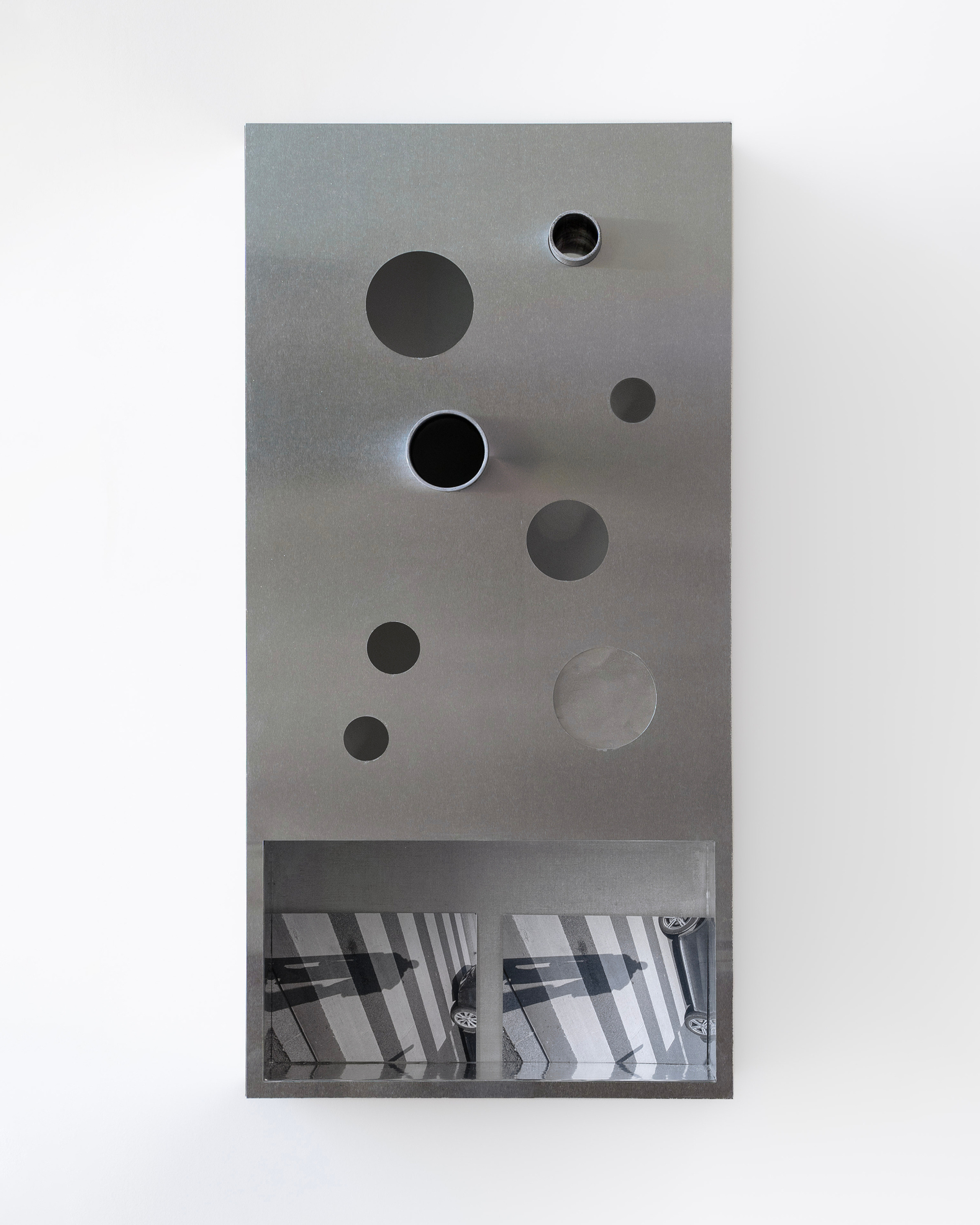 Loucia Carlier 
Sans titre (cross), 2026 
Wood, aluminum, PVC, inkjet prints, mirror, various materials 
30 x 61 cm 
11.81 x 24.02 in.  

