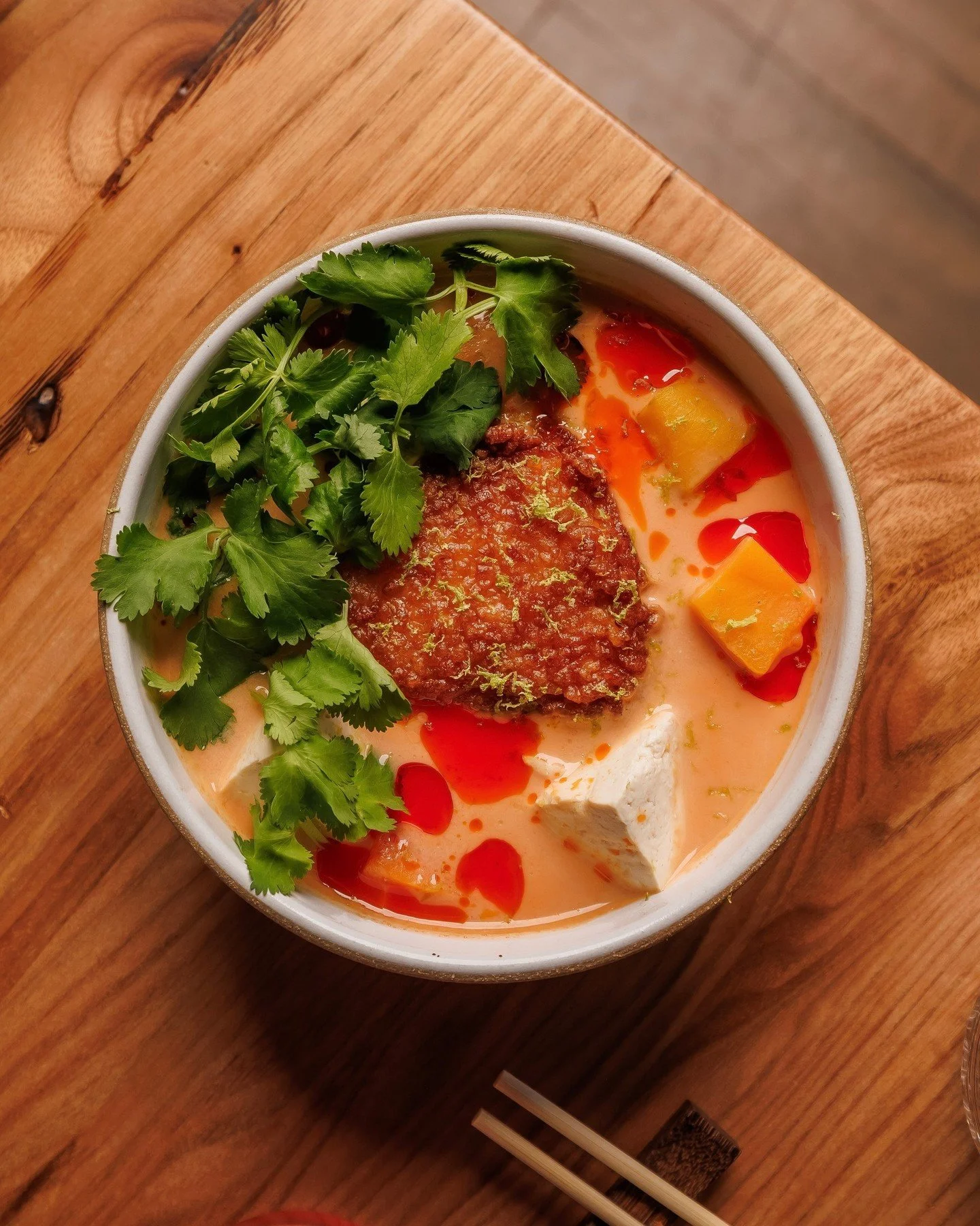 Our red curry coconut onigiri is officially in her autumn era.

RED CURRY COCONUT ONIGIRI // butternut squash, tofu, coriander.