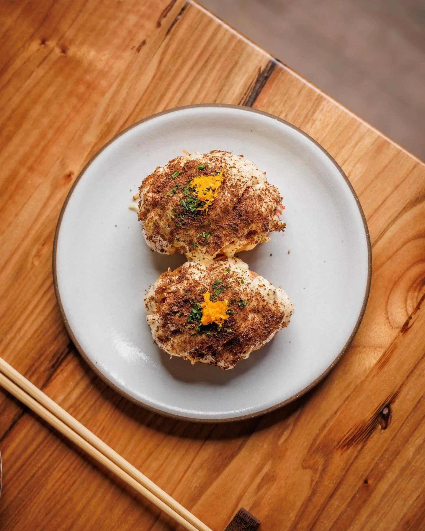 It's Friday, which means celebrating is mandatory.
Start with tofu pockets.

TOFU POCKETS // kani-rice, yuzu tartar, pumpernickel.