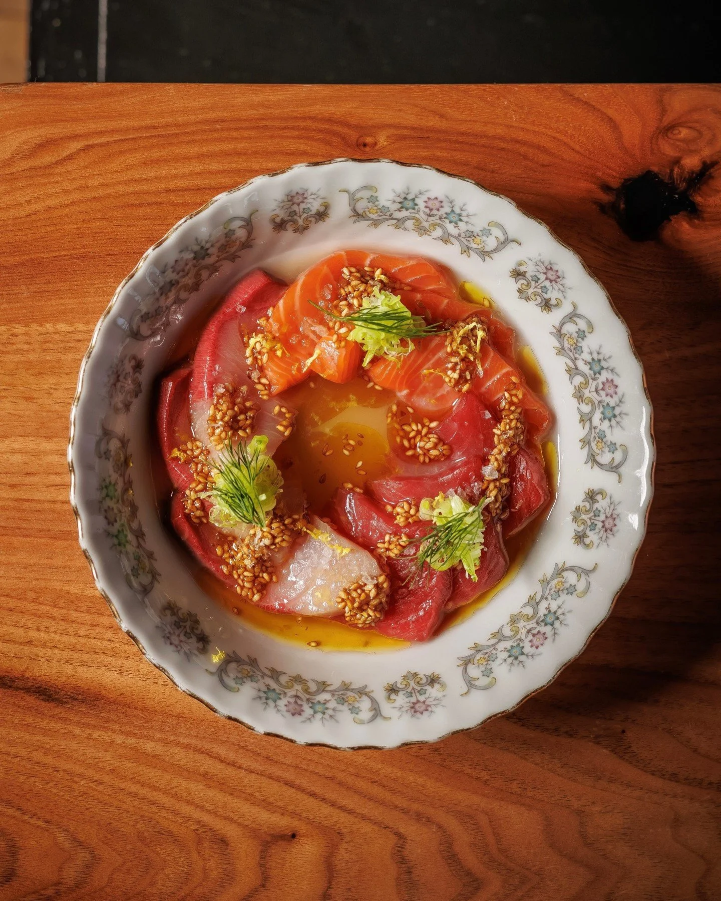 PSA: NEW THREE PIECE SET. Keep it simple. Keep it cold. Keep it moving. 

💥 THREE PIECE // tuna, salmon, hamachi,
okinawa dressing, sesame.