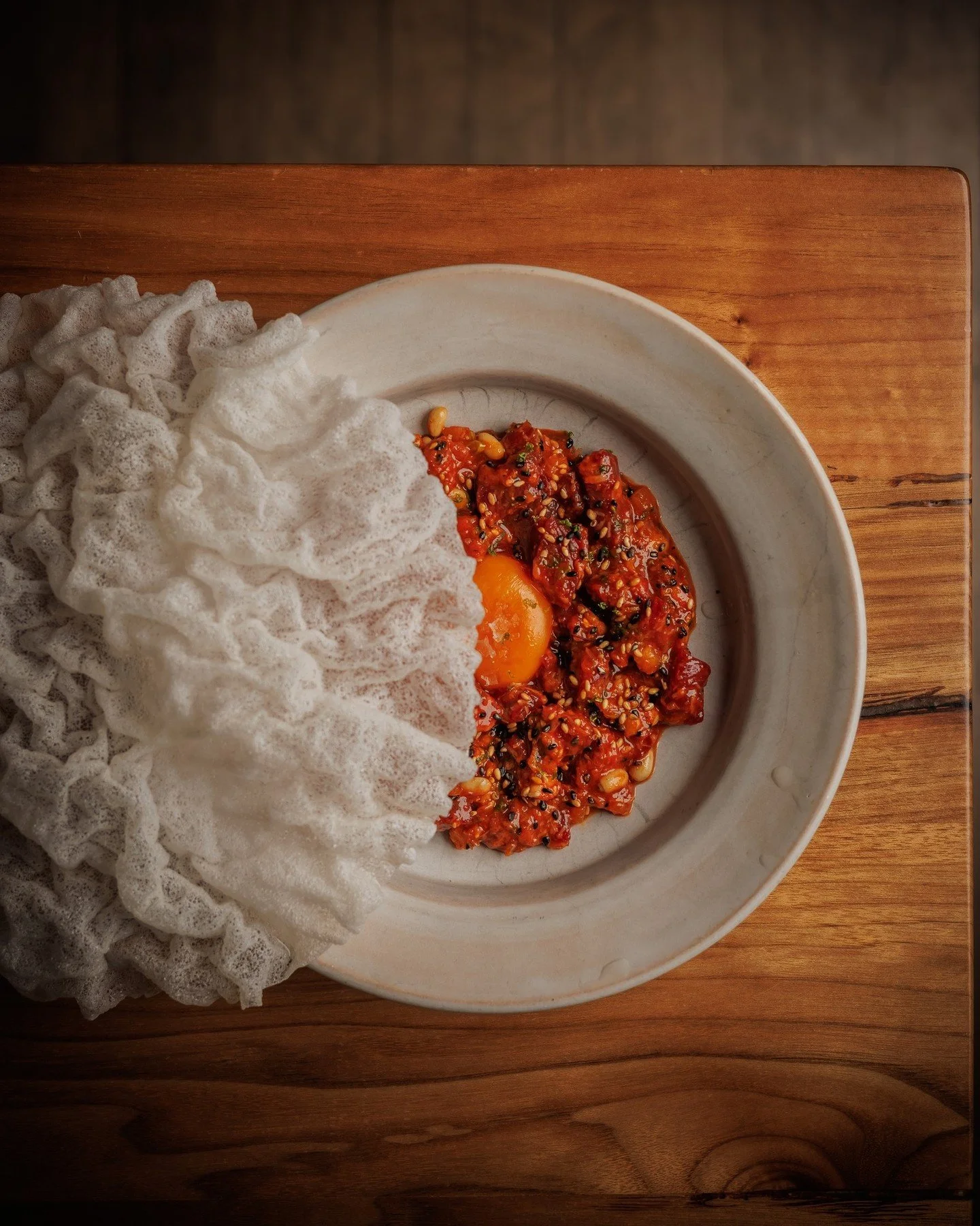 It starts delicate. It ends decadent. That yolk changes everything.

💥YUKHOE BEEF TARTARE // pignoli, subarashii pear, golden egg yolk, pecorino.