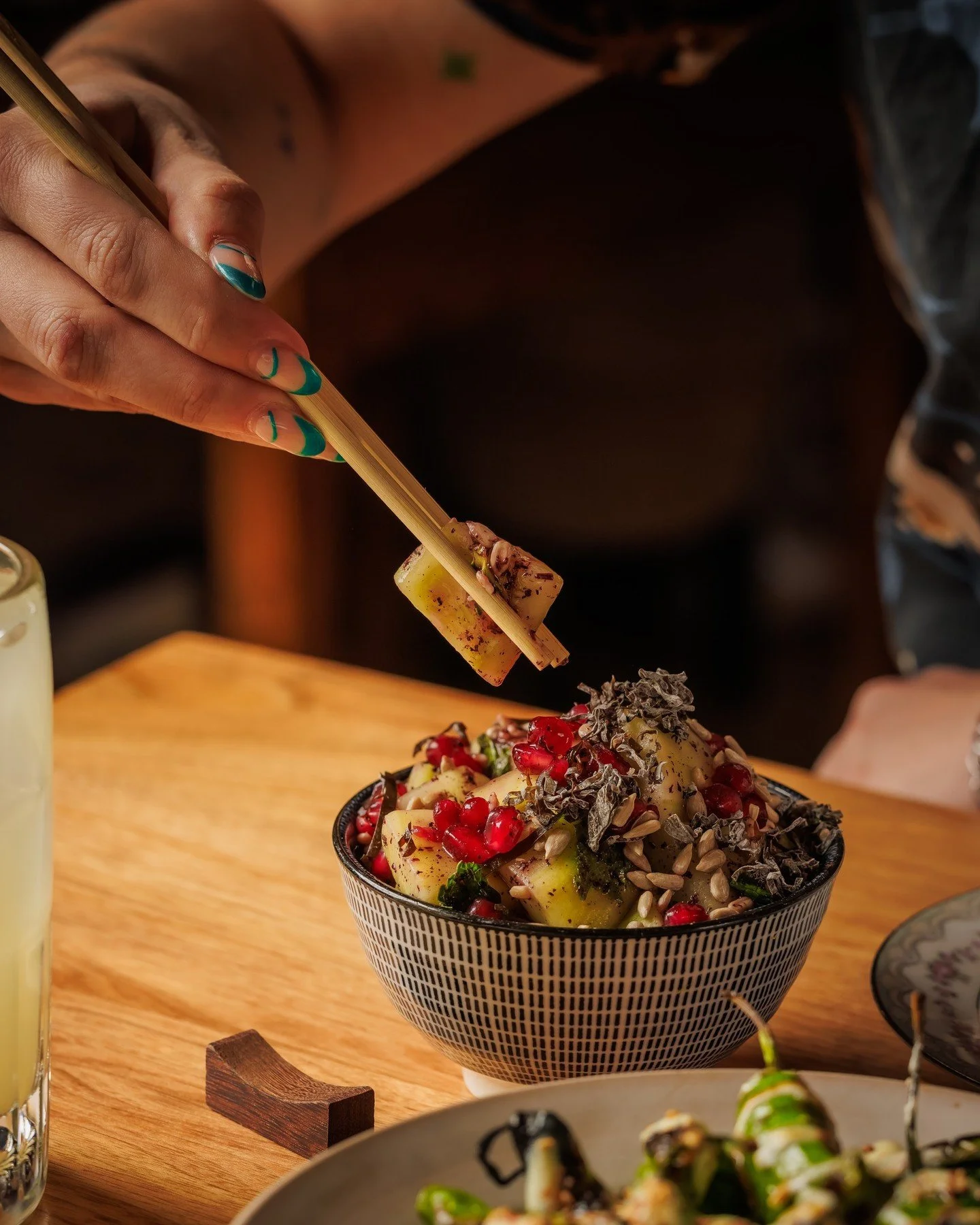 You think it&rsquo;s just cucumbers&hellip; cute. 😉 

CUCUMBERS // pomegranate, kelp, sunflower + shiso.