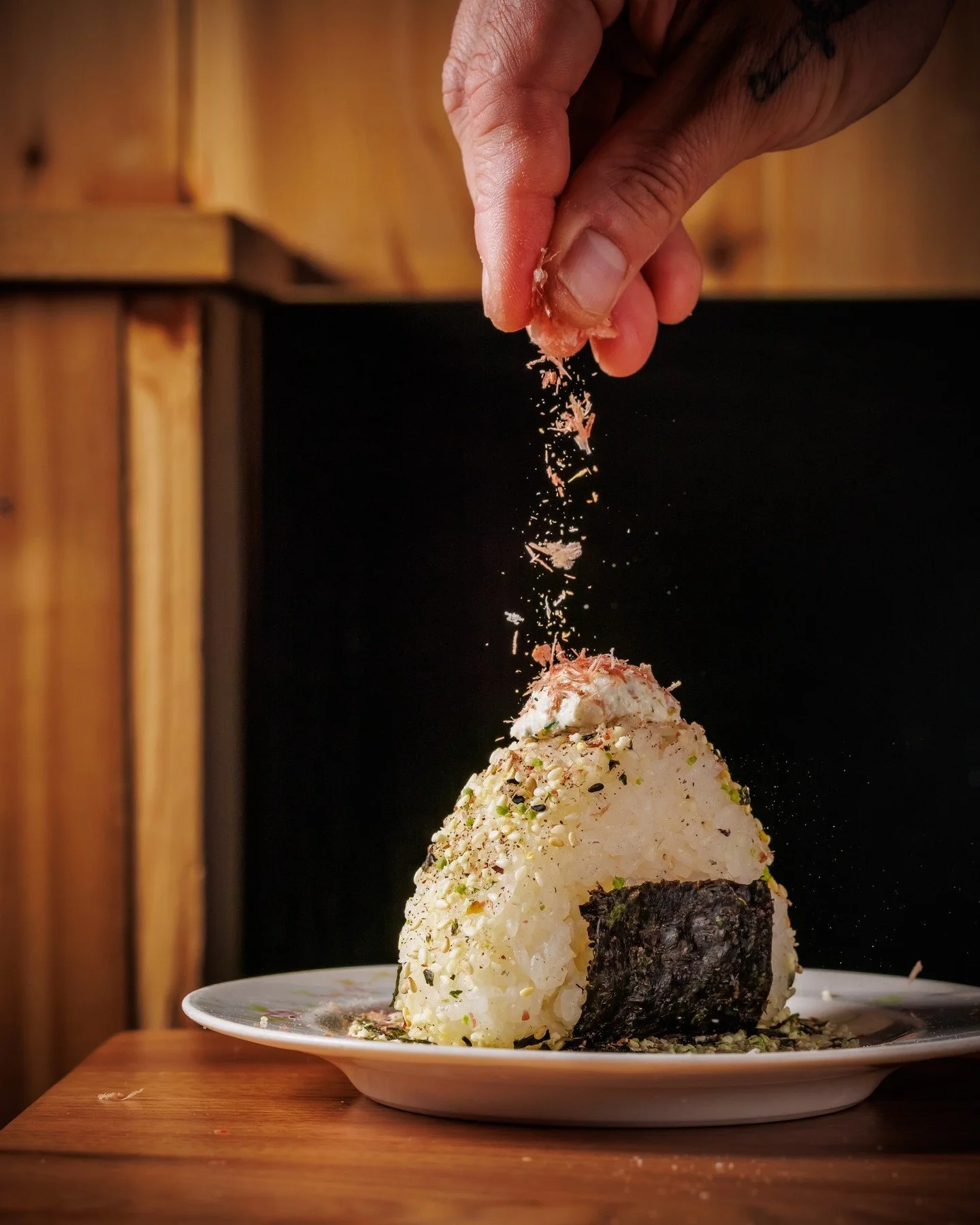 The kind of onigiri you think about on the drive home.

💥 SMOKED KAMA ONIGIRI // hamachi collar + everything furikake