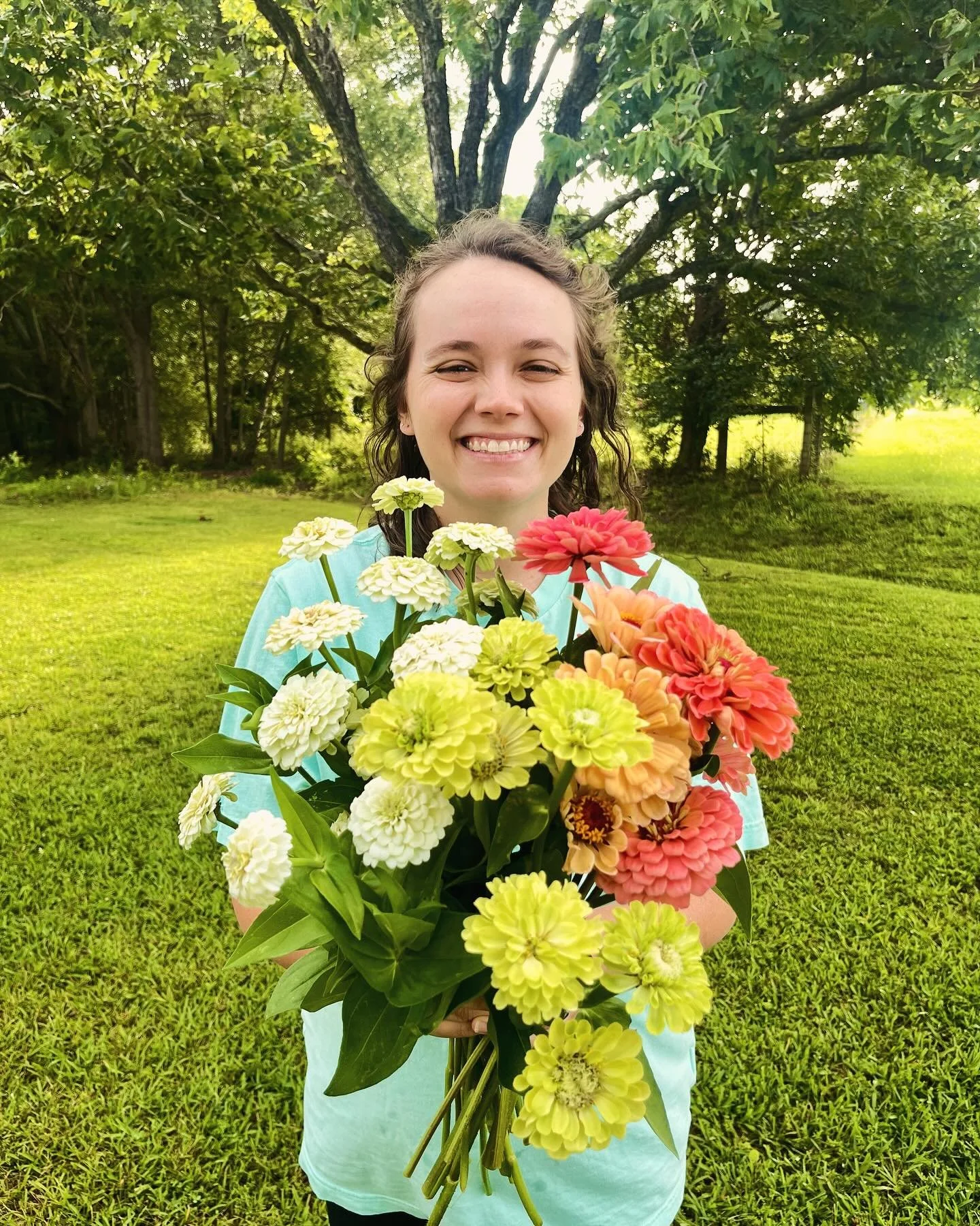 The color combination 👌🏼

The zinnias have loved the hot recently and I have loved their abundance! Be on the lookout for these showstoppers in your bunches. 💃🏻💃🏻

#flowers #localflowers #buylocal #grownnotflown #flowerfarmer #shelbync