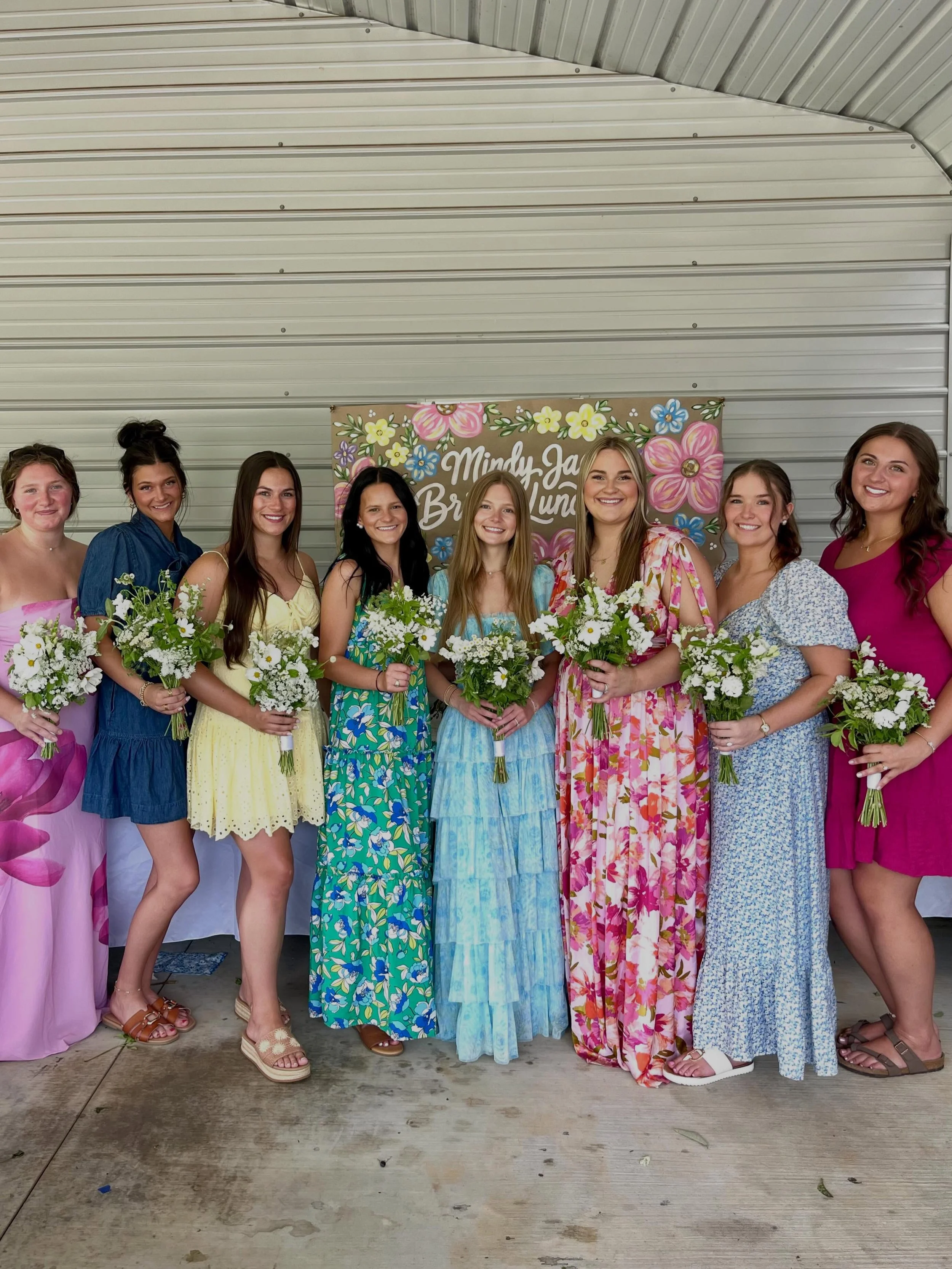 Flowers and friends? It&rsquo;s what dreams are made of ✨✨

Love crafting beauty with sweet Mindy Jae and her bridesmaids today. We made simple, white-themed bridesmaids bouquets together for her big day tomorrow and she made hers to toss at the rece