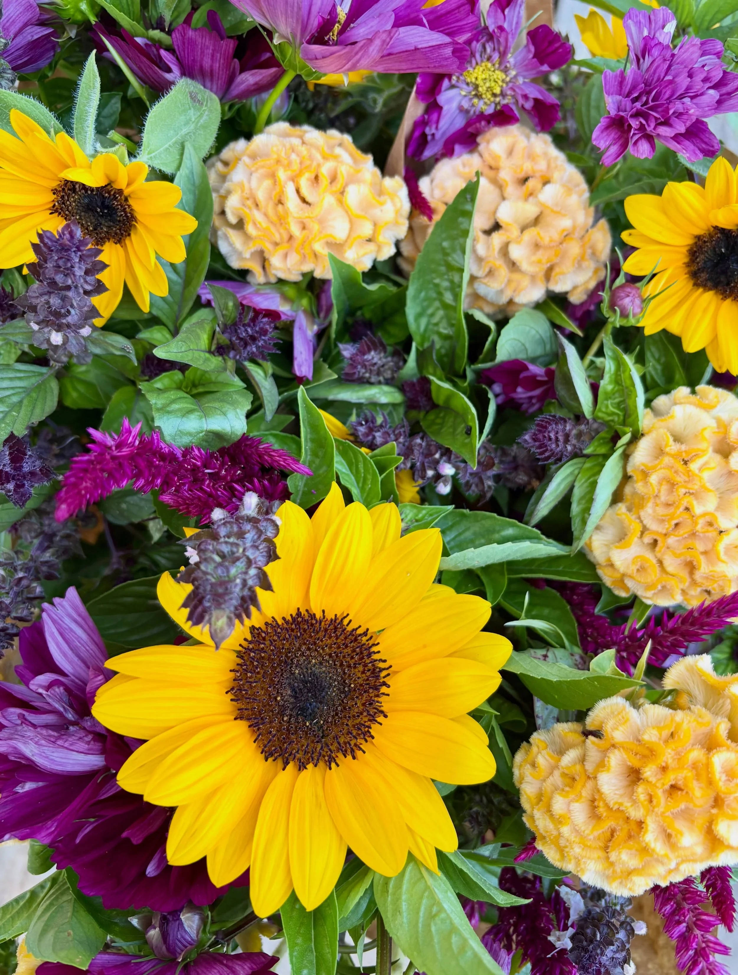 Ran into a problem this morning for the first time this season&hellip;

I had a strong urge to keep the flowers I made. 🤪 That was the problem! I guess it&rsquo;s a good problem to have? You think I could just go out and make my own bouquet anytime,