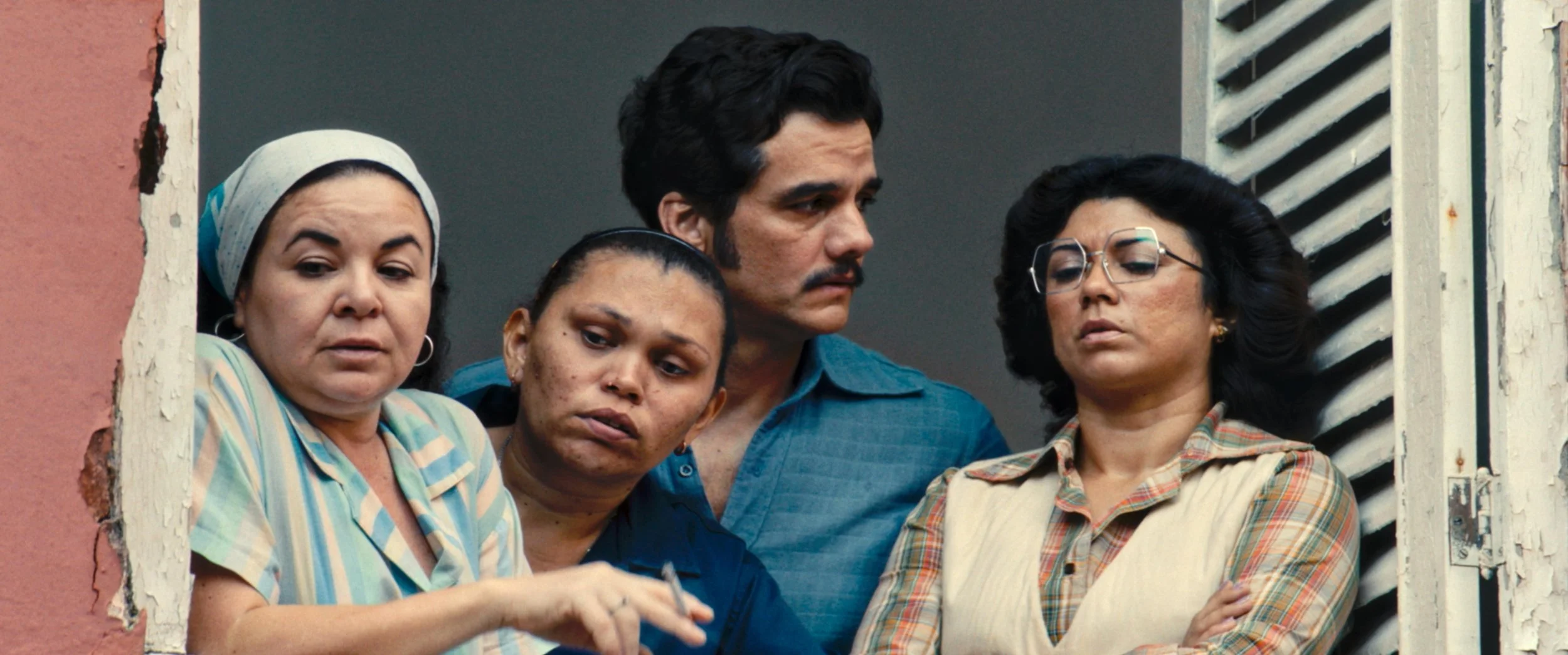 Wagner Moura, Fafá Dantas, Suzy Lopes, and Geane Albuquerque in The Secret Agent | Credit: Neon