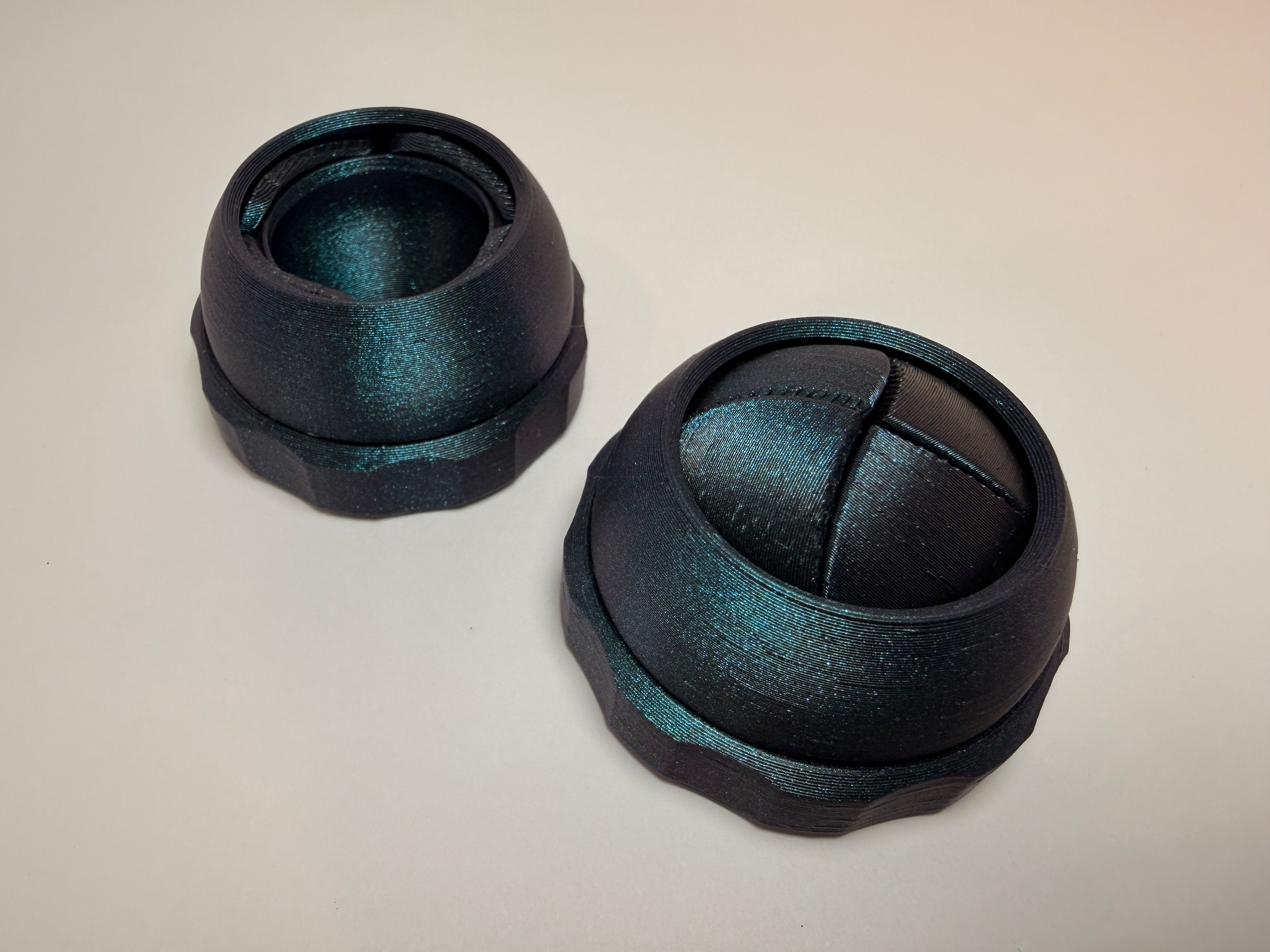 Mechanical Iris Container