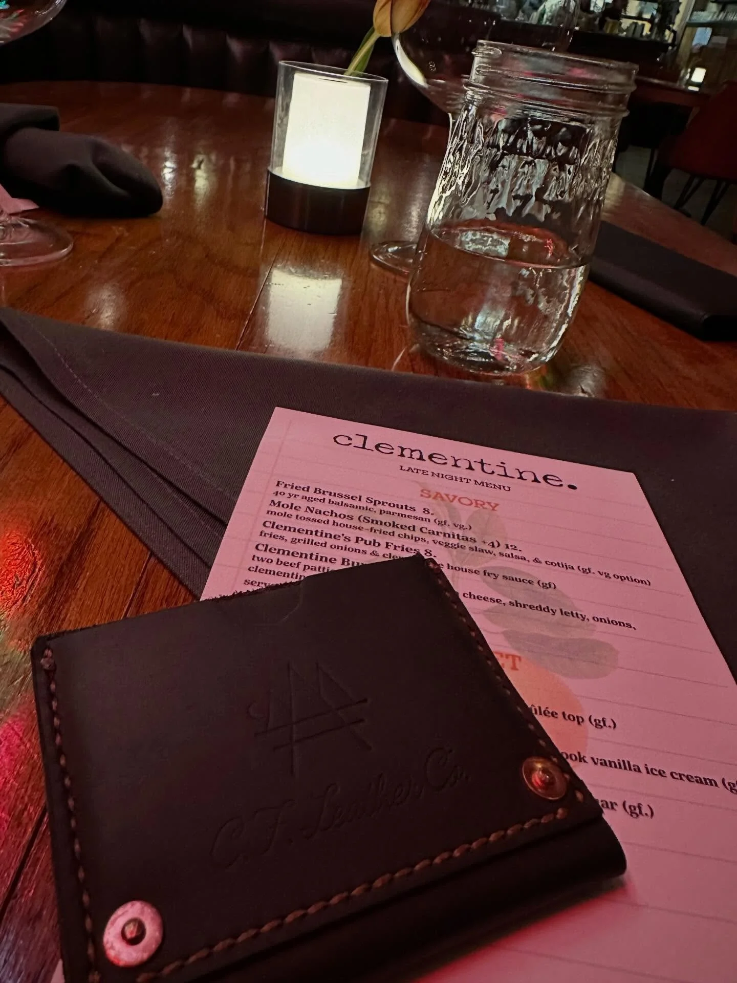 The Vibes in Newberg - Just stopping by @visitclementine and what great vibes you got going on! Loved the live music by @westfalljacob which had us stay until his very last song. The aesthetic of your space is right up my alley, my favorite piece is 