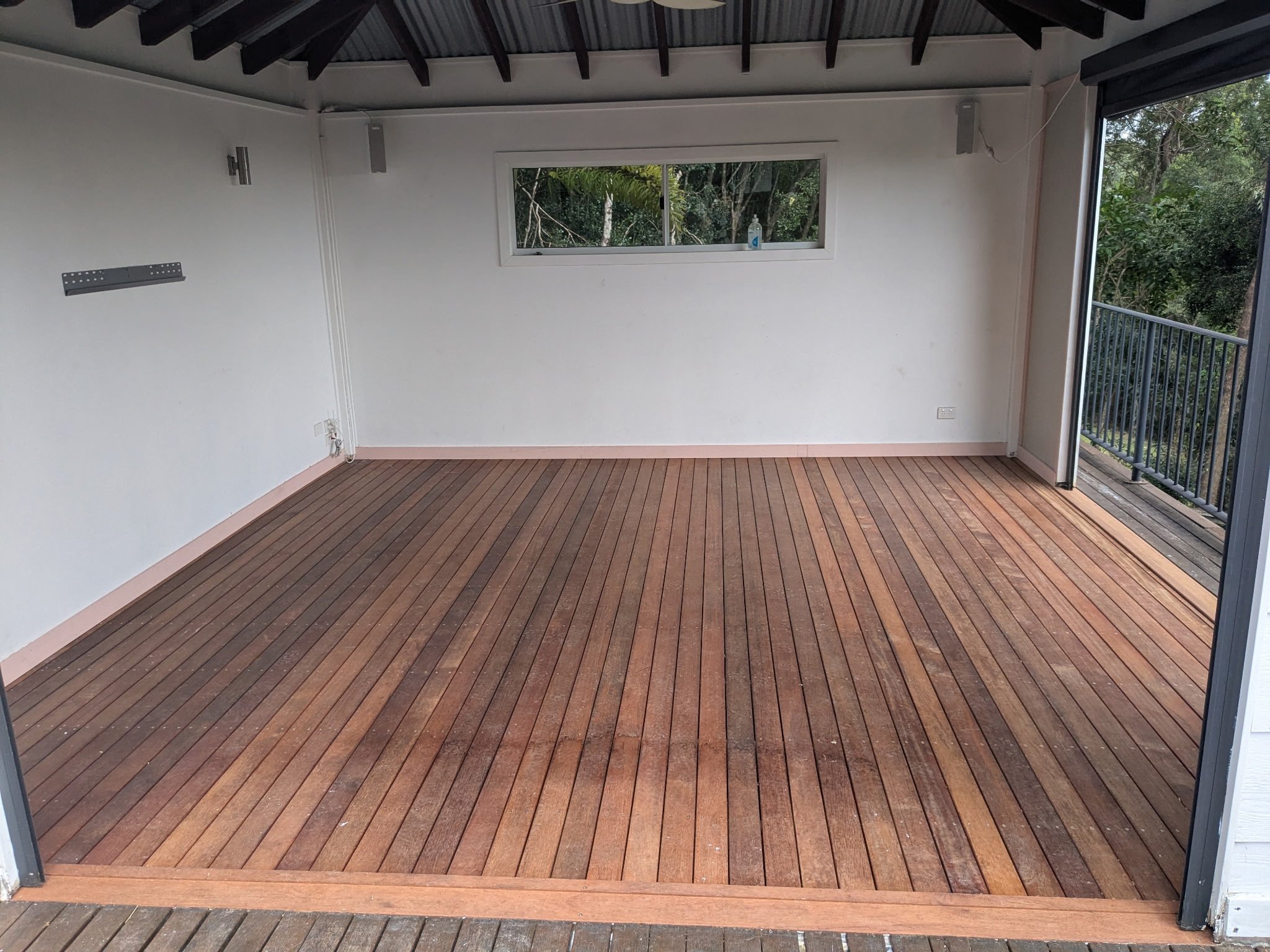 Deck Re-do Noosa Carpentry.jpg