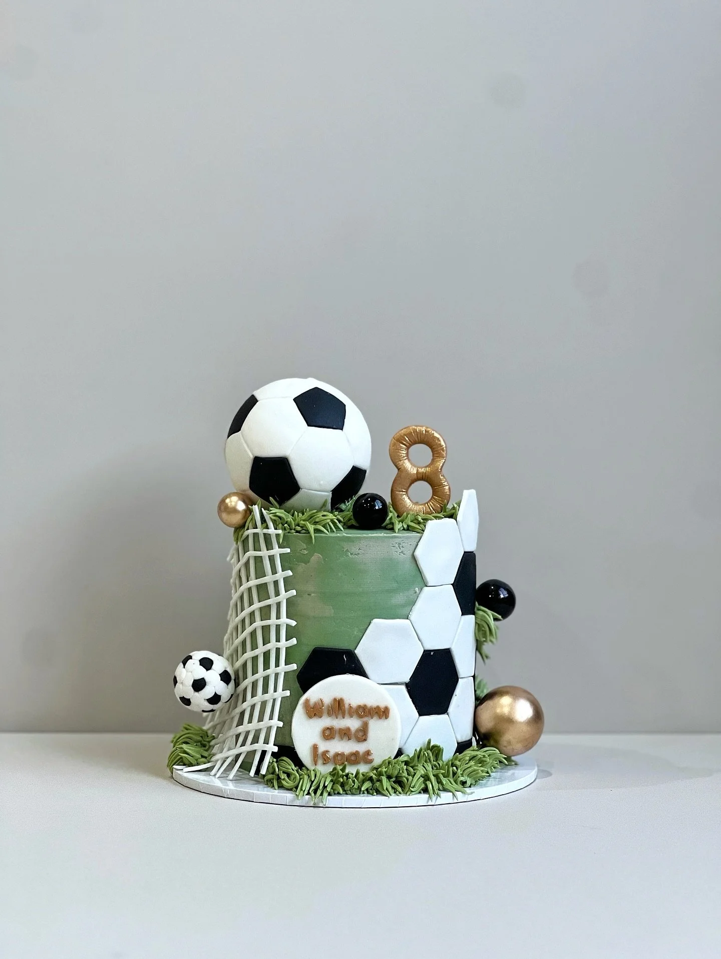A cake that scores every time ⚽️
Celebrating William and Isaac with a design that&rsquo;s both stylish and full of fun.
Tell us your dream theme, we&rsquo;ll bring it to life.

Based in Cronulla, Sydney.