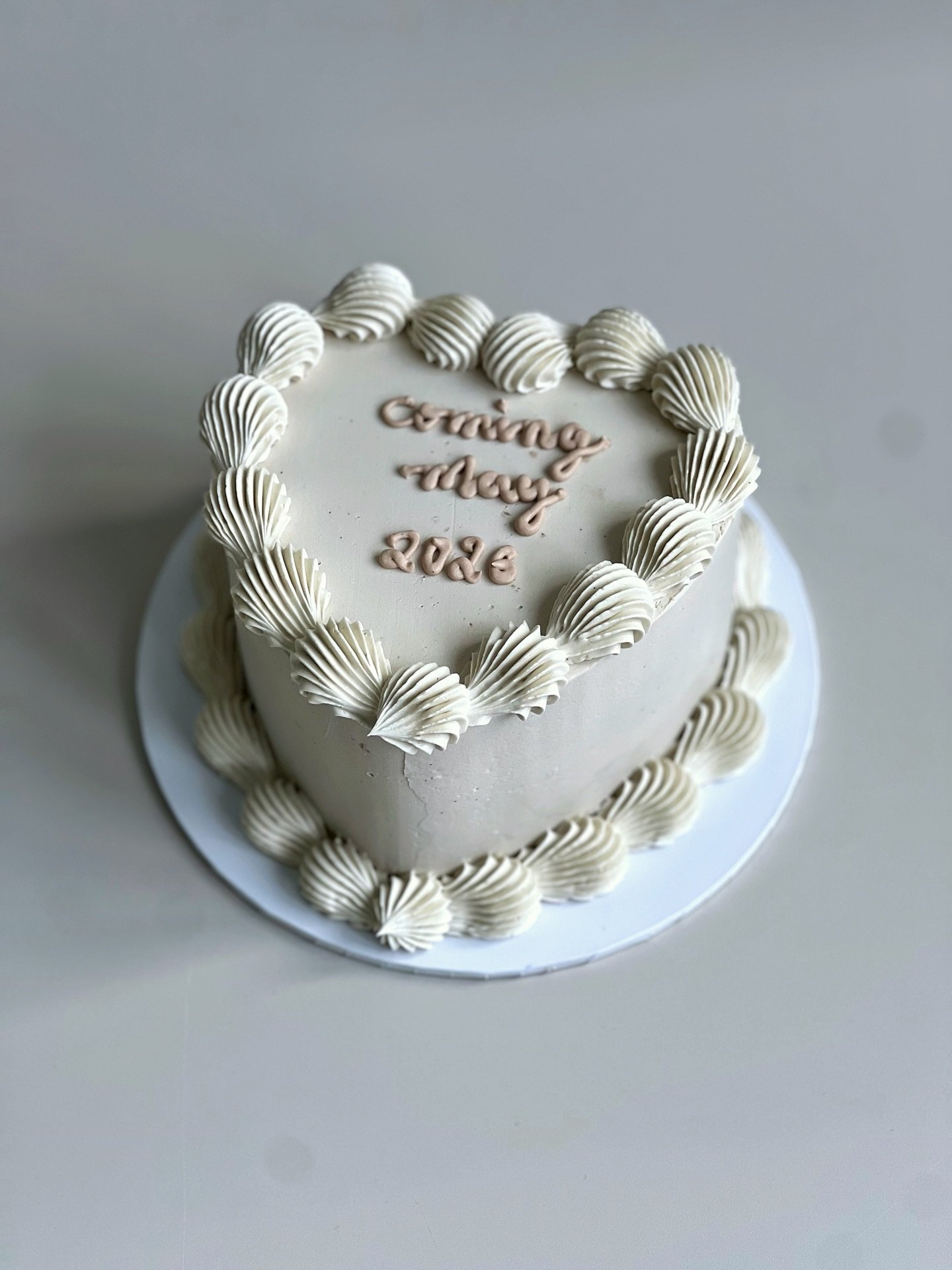 A simple cake, a heartfelt moment, and the sweetest way to discover who your baby is becoming.
Because some reveals don&rsquo;t need anything extra, just love, anticipation, and a slice of joy.

Bookings for 2026 are officially open and in full swing