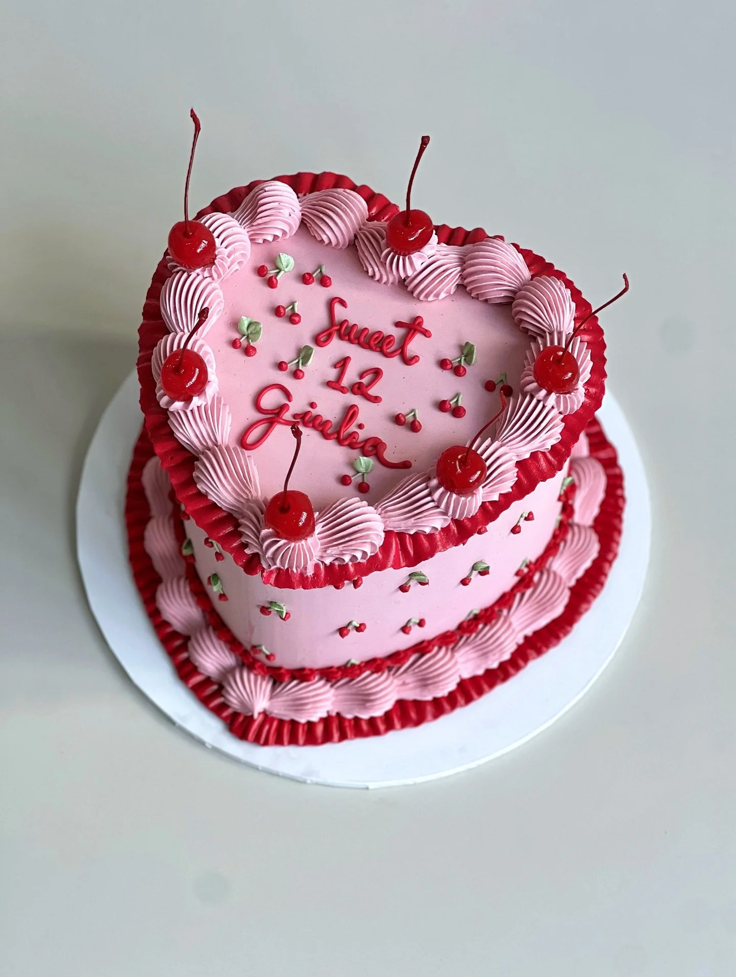 Cherry-kissed, retro-inspired, and made to steal the spotlight to celebrate Giulia&rsquo;s 12 birthday 🍒
This cake isn&rsquo;t just dessert, it&rsquo;s a statement.
Perfect for birthdays, milestones, or when you just want something extra.

Limited c