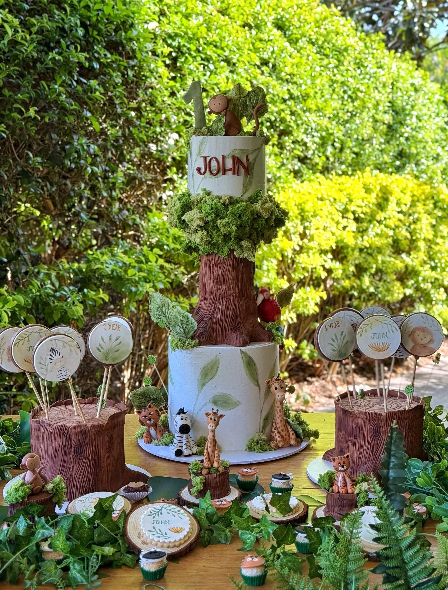 What can I say about this project&hellip;

It was one of the most challenging and beautiful creations I&rsquo;ve ever worked on. Every single detail was carefully crafted to match Isadora&rsquo;s vision for John&rsquo;s first birthday.

From the hand