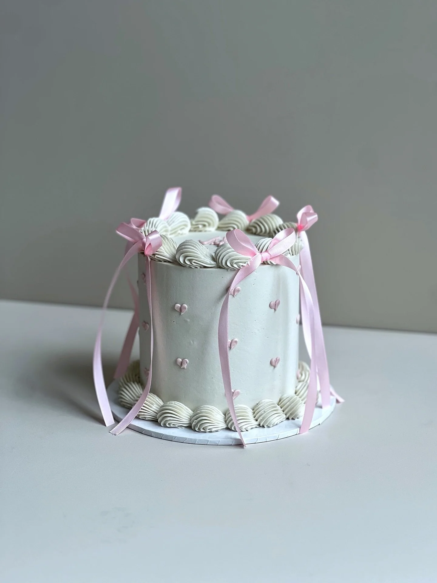 Cute mini heart and bowls to celebrate a bachelor party before becoming a wifey. Celebrate every little moment 🤍 and let us take care of your custom cake 😊

Based in Cronulla, Sydney.