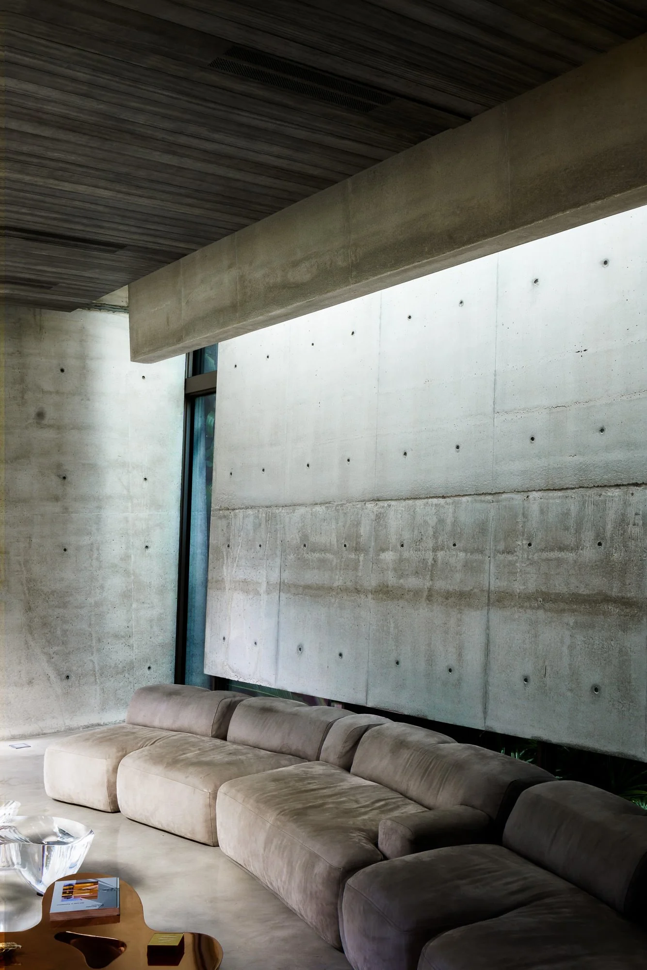 1014Rene_Gonzalez_Architect_©2021MichaelStavaridis.jpg