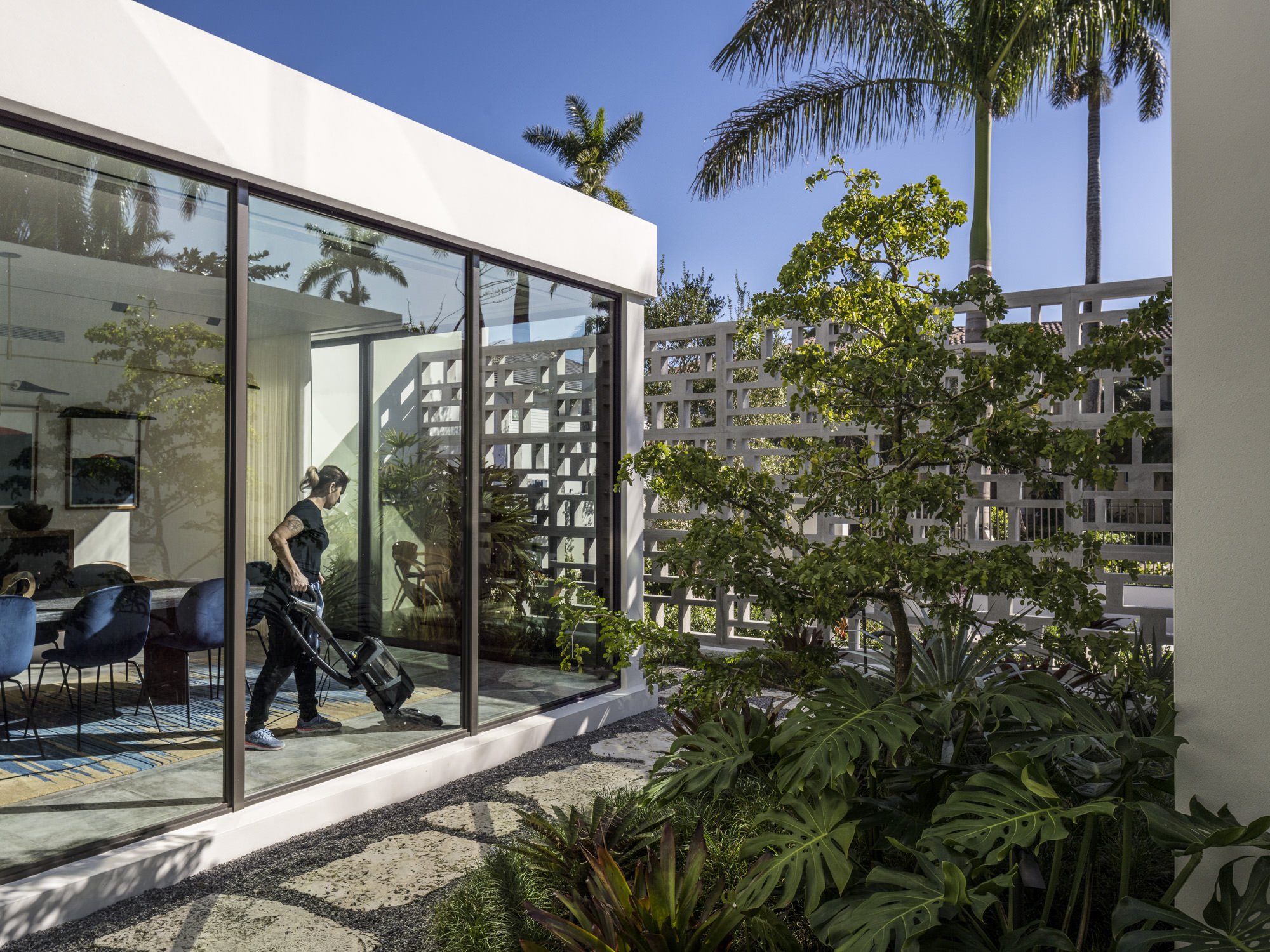  Photographs by Michael Stavaridis of The Nurmi Dr in Ft Lauderdale FL Project by Architect Daniel Kahn for Smith and Moore Architects of Palm Beach FL. Landscape Design by Gauge Couch Cadence Landscape Architecture 