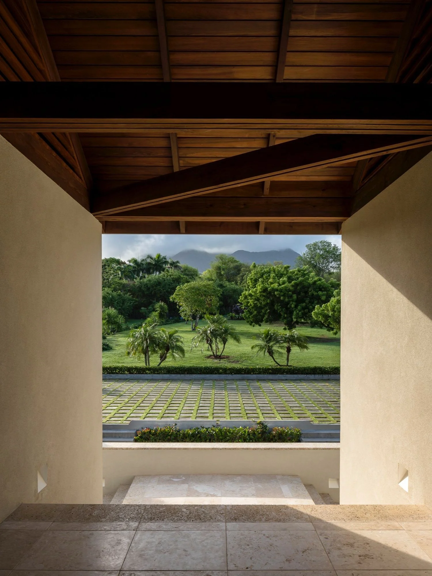 Roger Ferris + Partners / Nevis