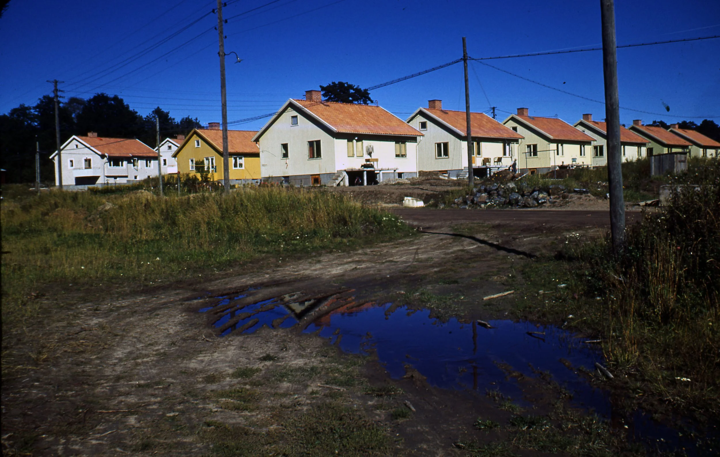 Family homes on a new estate, Stockholm, Sweden Photo: Robin Boyd, 1950 Housing 