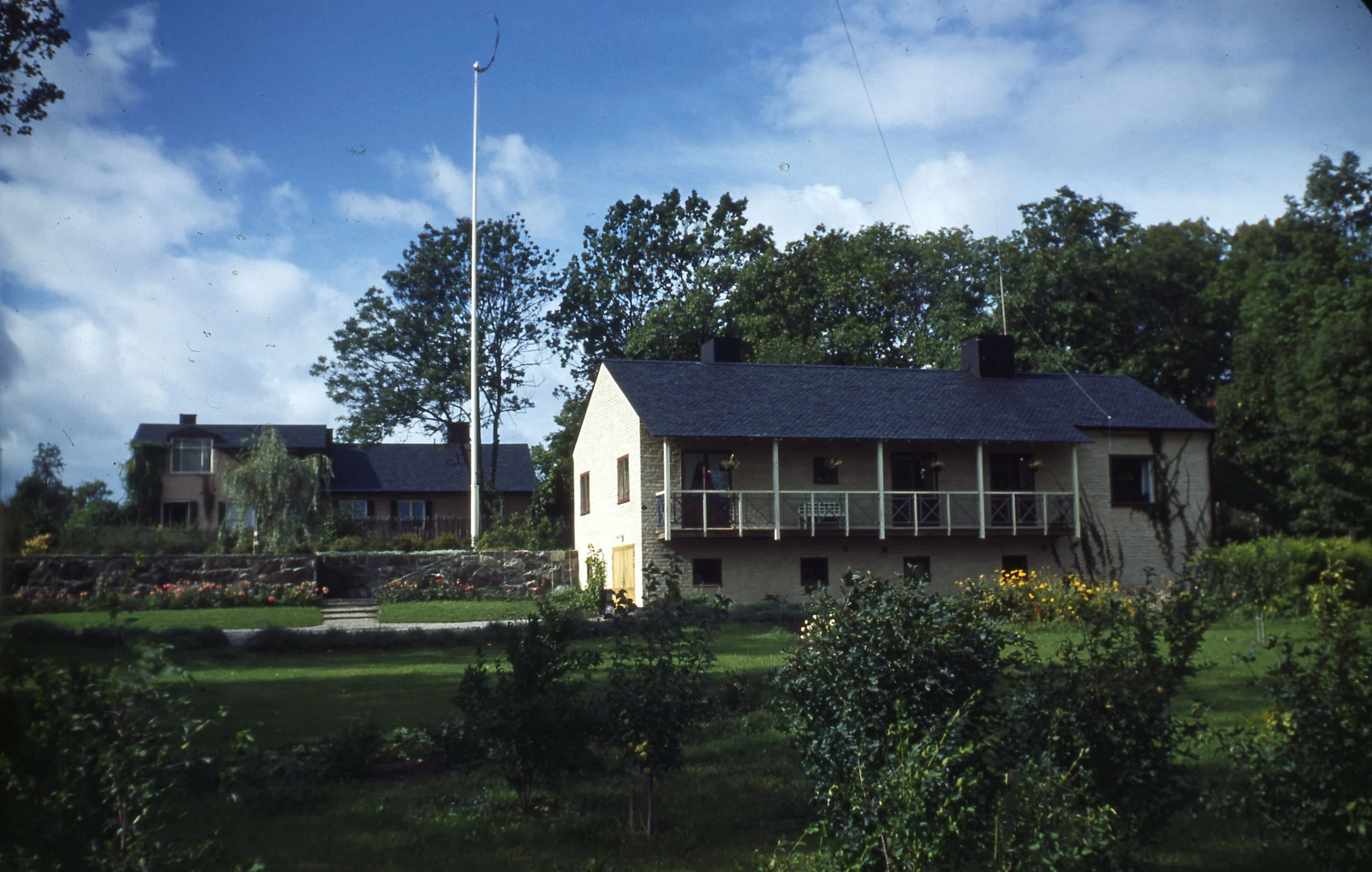 Villa Rosenberg,  Lidingo 1946, Stockholm, Sweden (Bengt Gate, Sten Lindegren, Stig Ancker) Photo: Robin Boyd, 1950 Housing 