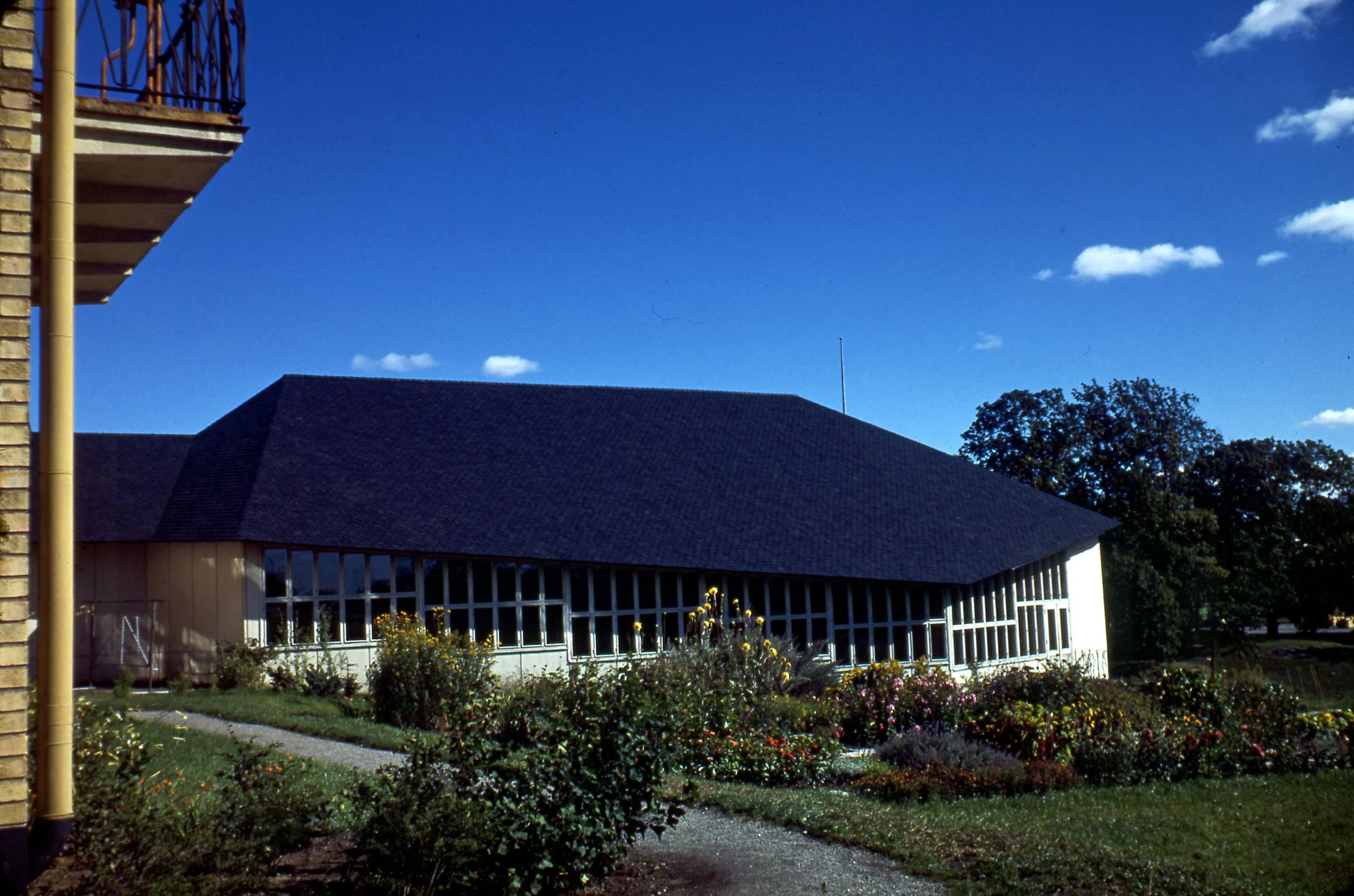 Sodermalm Secondary School For Girls, (Nils Ahrbom and Helge Zimdahl, 1945), Stockholm, Sweden Photo: Robin Boyd, 1950 Civic 