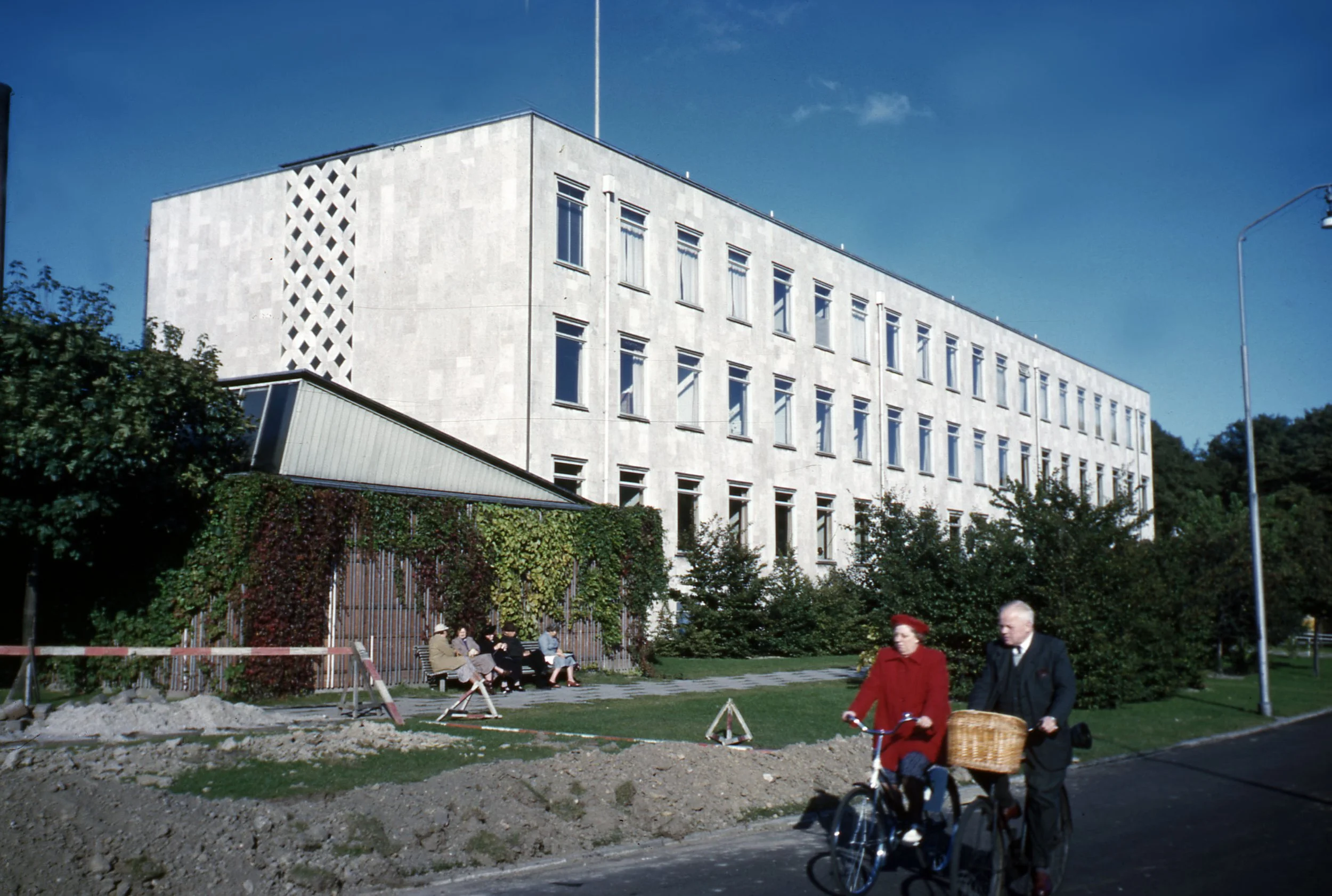 Building at Copenhagen University, Copenhagen, Denmark (Kaj Gottlob, 1941)  Photo: Robin Boyd, 1950 Civic 