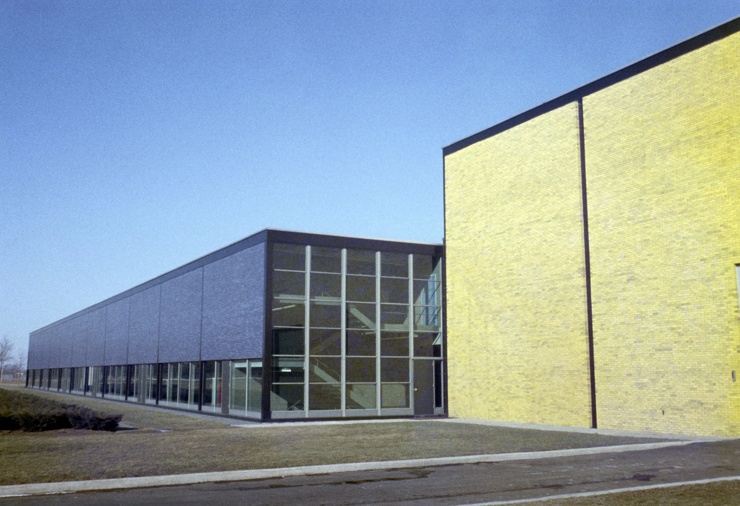 General Motors Technical Centre, Michigan, USA (Eero Saarinen, 1956) Photo: Robin Boyd, 1956  Overseas 