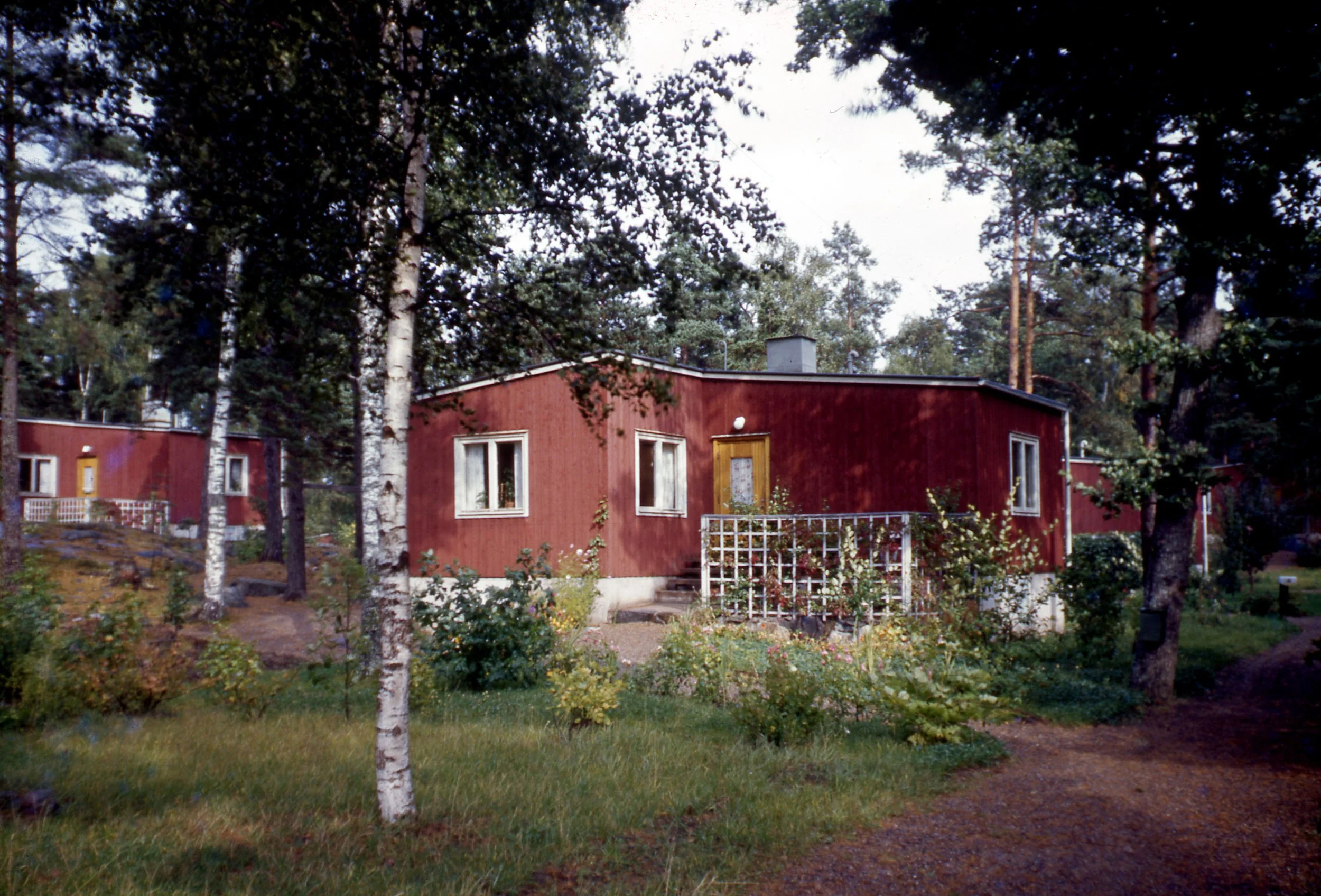 Prefabricated homes, Höjdhagen, Sweden Photo: Robin Boyd, 1950 Housing 