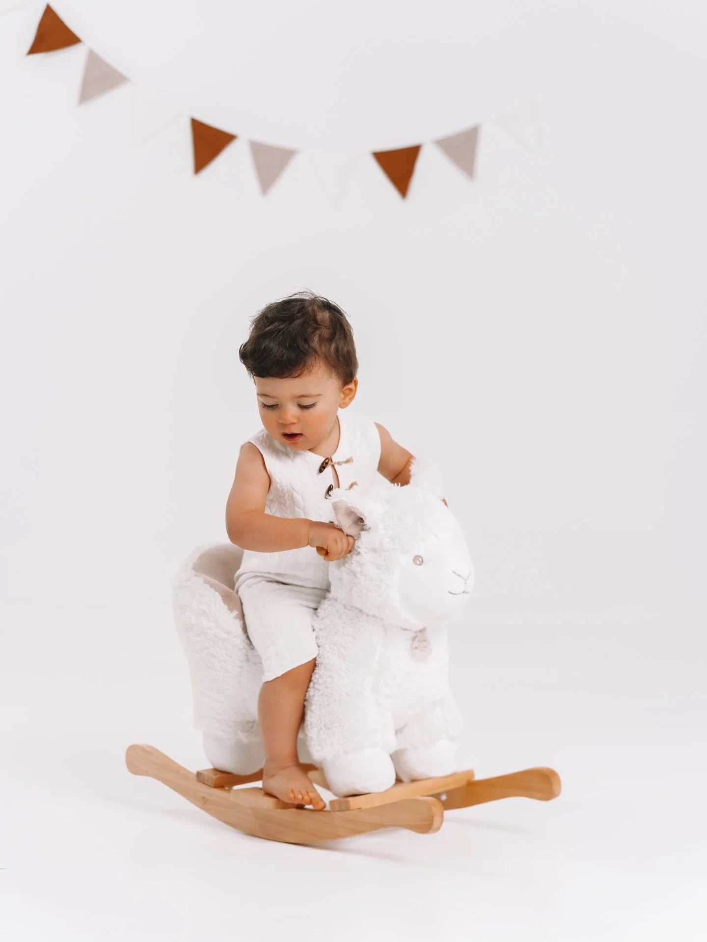 Les petits joies simples 💙

&mdash;-

🧸 Petit Prodige : Jean 

&mdash;

📸 Mes Petits Prodiges
🧸 Direction artistique, photos &amp; cr&eacute;ation de contenu pour les marques enfantines, les lieux kids friendly et les familles 🎨
Travaillons ense