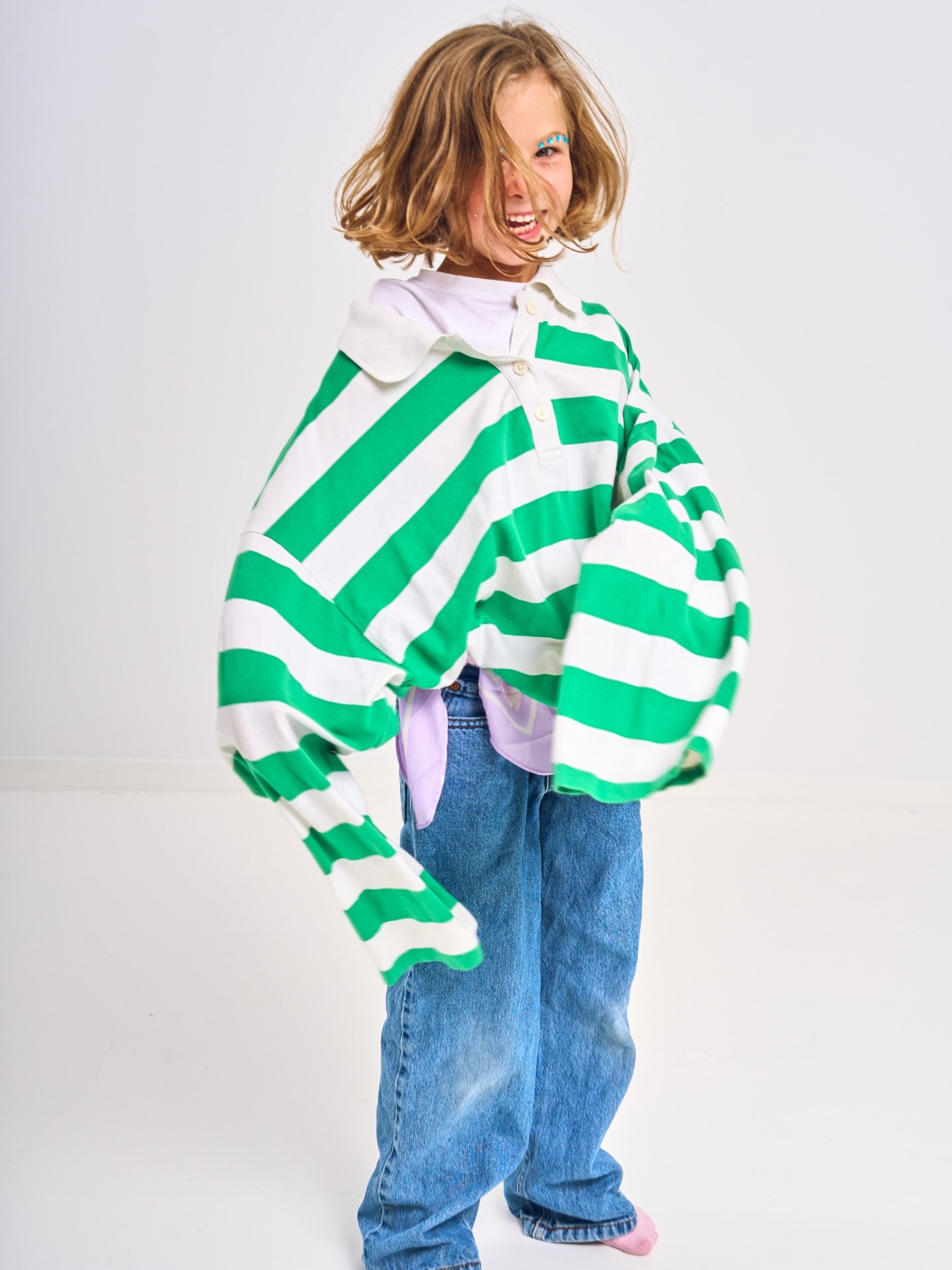 Le e-commerce enfant ne devrait pas ressembler &agrave; un catalogue fig&eacute;. 😎

Un v&ecirc;tement doit bouger. Se plier. Se froisser.  Les parents veulent imaginer leur enfant dedans. 🌪️&nbsp;Alors je pr&eacute;f&egrave;re toujours int&eacute;