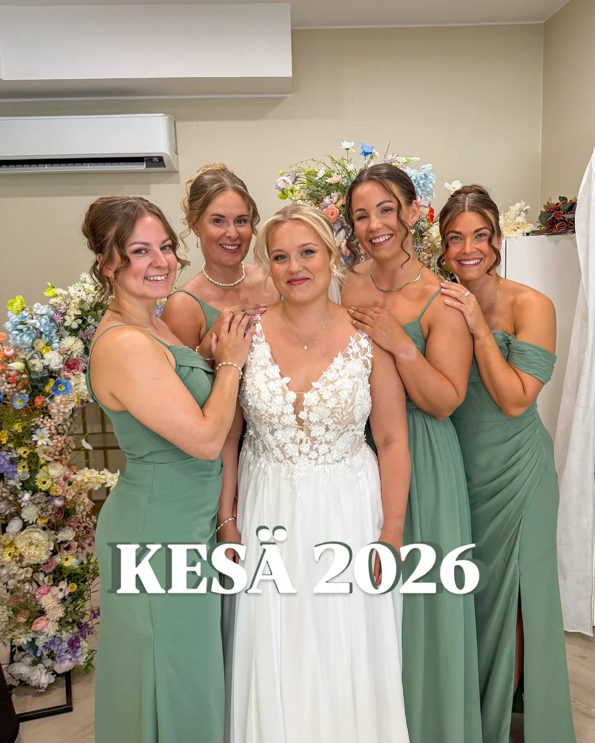 Ensi kes&auml;n kalenteri avautuu 20.10.! Emme malta odottaa ensi kes&auml;&auml; 💗🌸 Luethan ohjeet swaipista tarkasti ja tsekkaa kohokohdista uusi 15.10. voimaan astuva hinnastomme 🫶🏻 Varaukset otamme vastaan osoitteessa beautybyusstore(at)gmail
