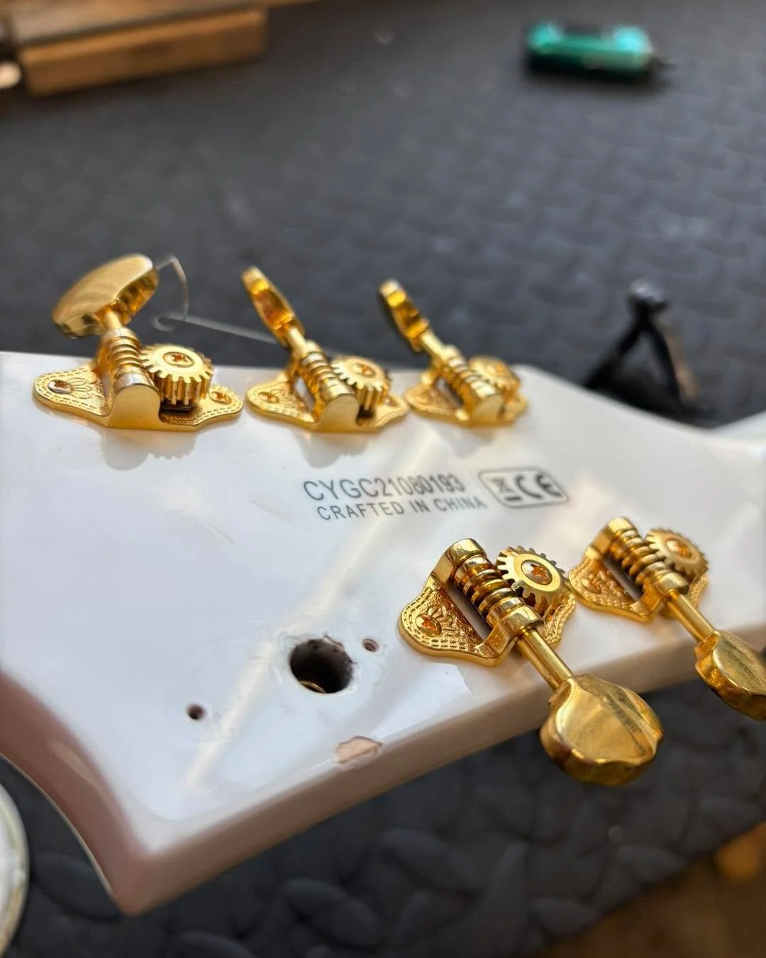 Gretchs chip repair and new tuners 

Bish bash bosh looks smart