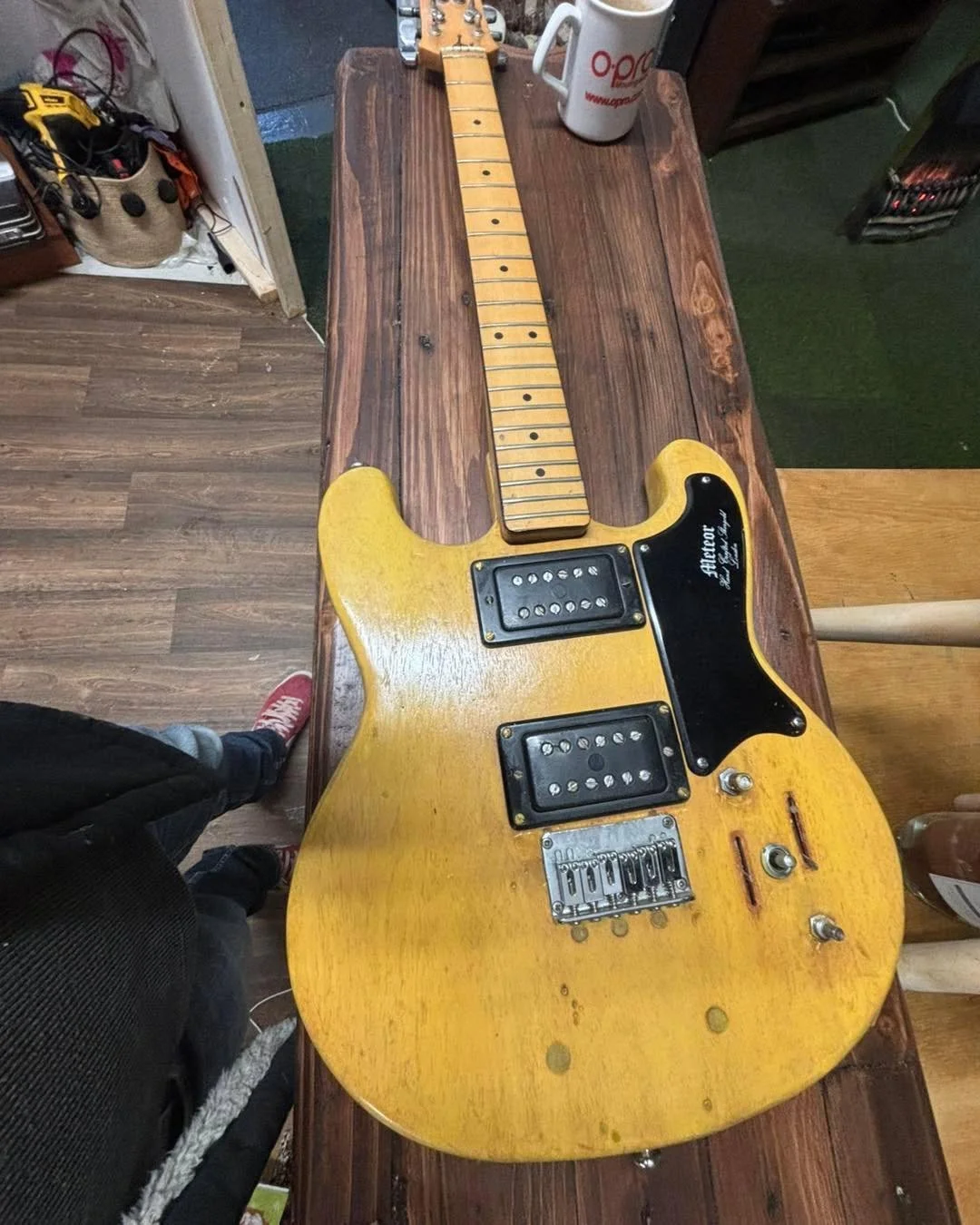Before and after 

Been a on going project for a bit but this shergold is ready to see some real good times again 

Complete make over to black and brass 

✊🏻