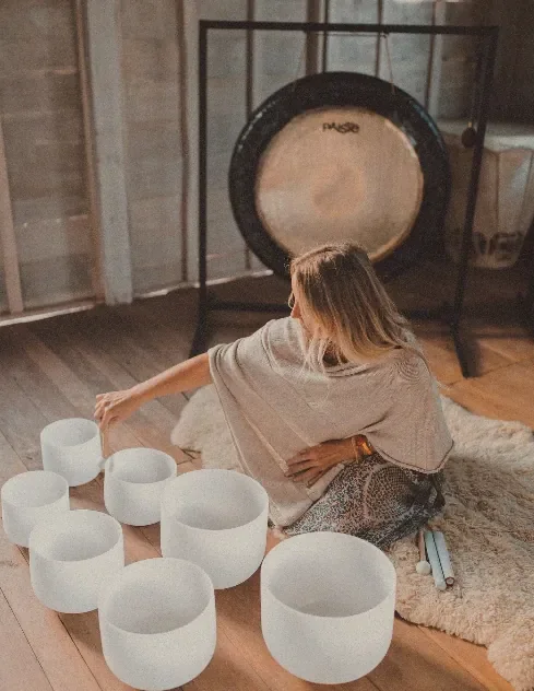 Lindsay playing crystal soundbowls