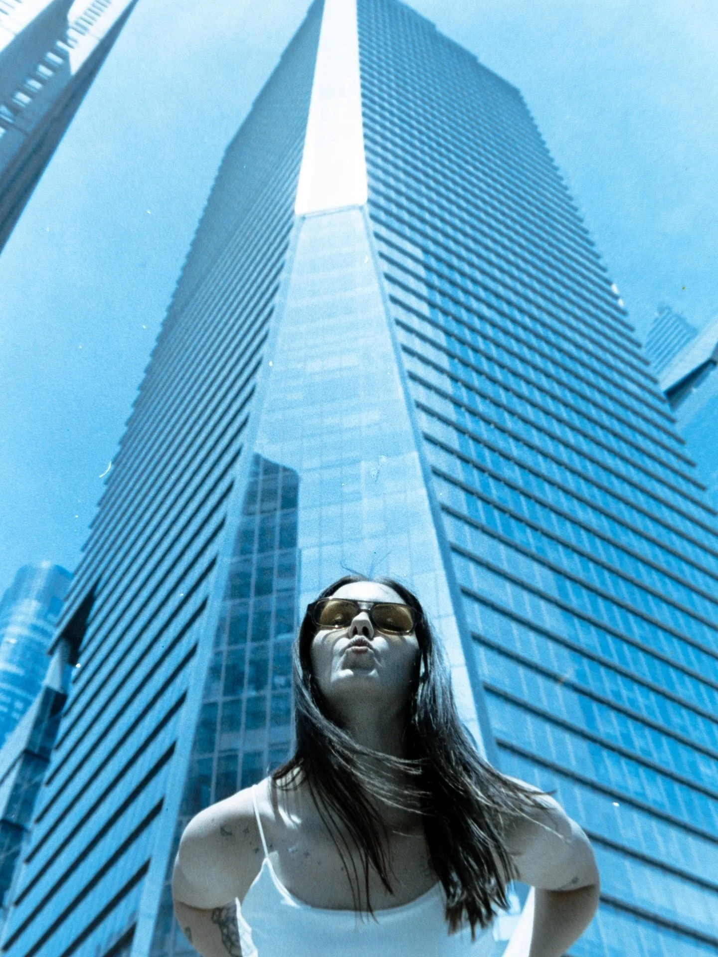 Analogowy Nowy York : Fuji vs Lomo cz.2.

Skoro była część pierwsza, to aż głupio byłoby nie opublikować części drugiej.
Kiedy wracam pamięcią do Nowego Jorku, szczeg&oacute;lnie gdy patrzę na te kadry z analoga, to czuję się absolutnie wdzięczny za 