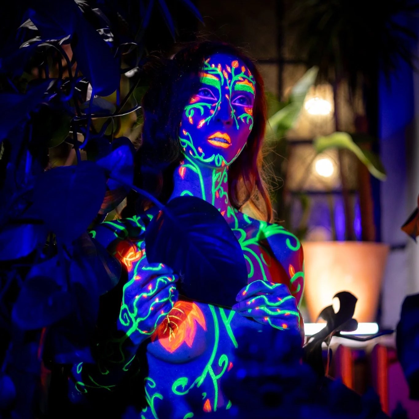 Ania Lisia : Sesja kreatywna w świetle UV