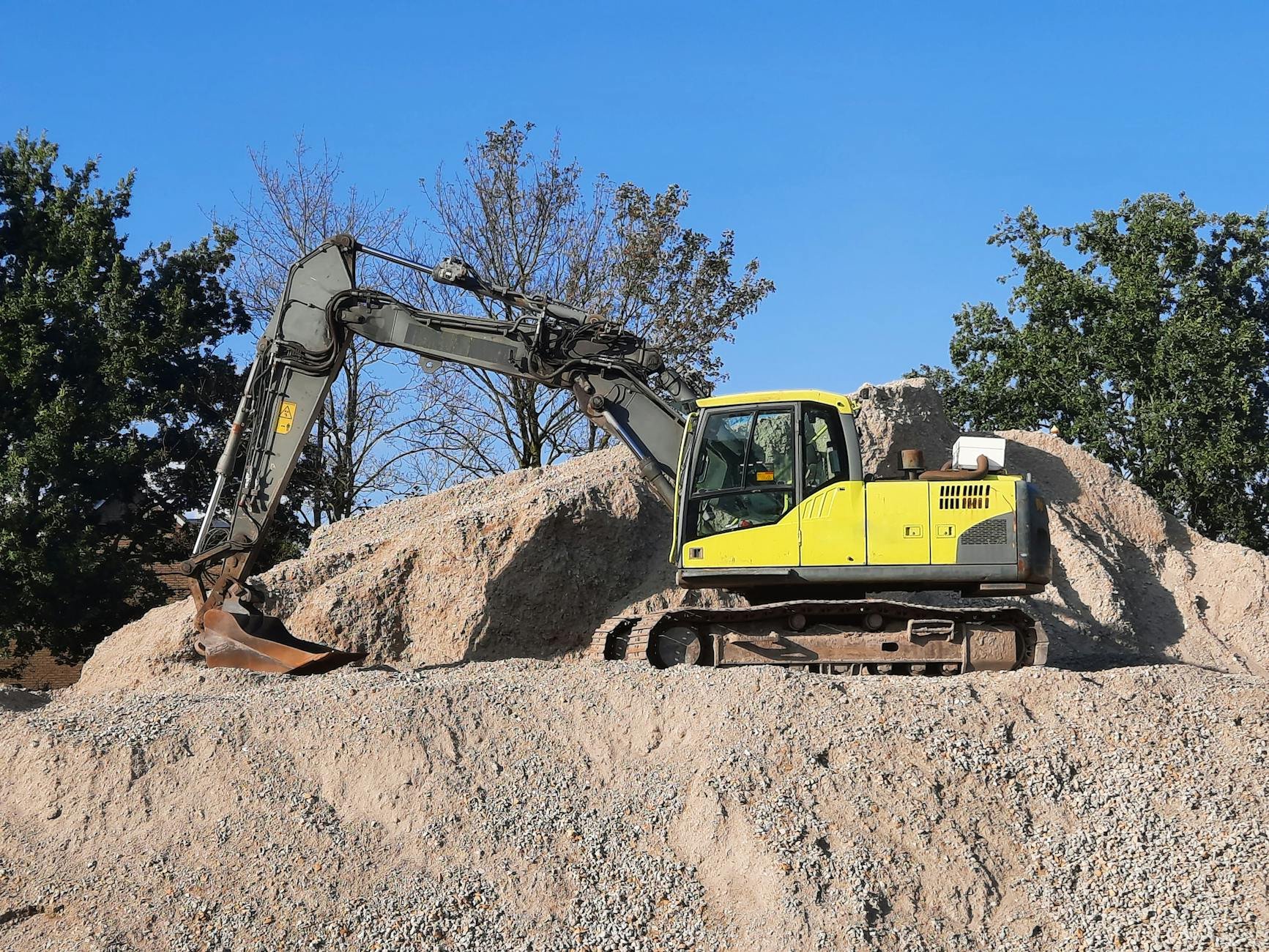 How to Buy Plant and Machinery at Auction in the UK: A Trade Buyer's Guide